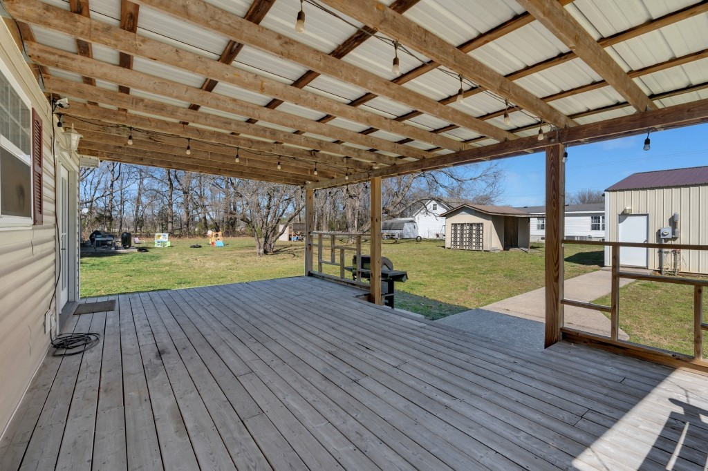 408 Glasgow Dr Property Photo 11