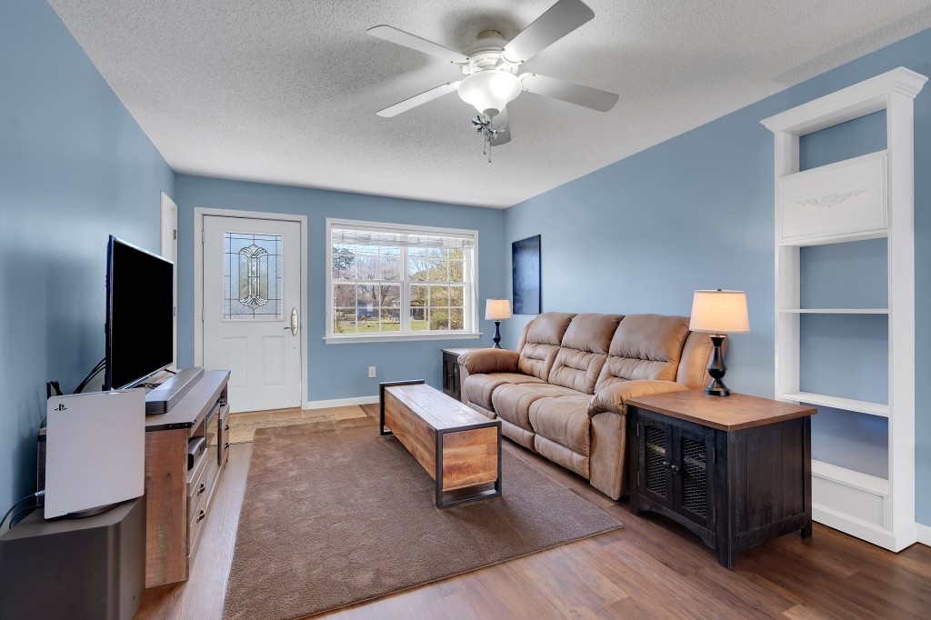 408 Glasgow Dr Property Photo 18