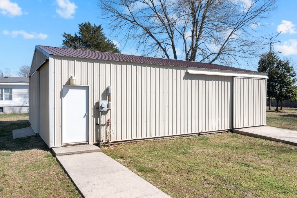 408 Glasgow Dr Property Photo 29