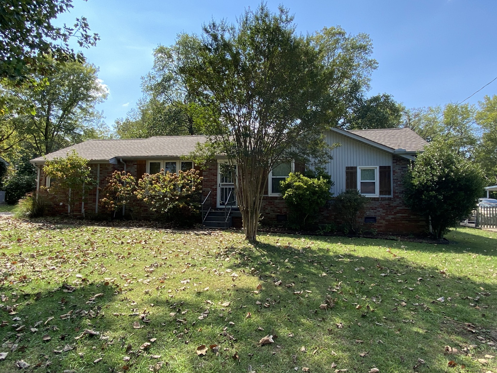 1622 Lakeshore Dr Property Photo