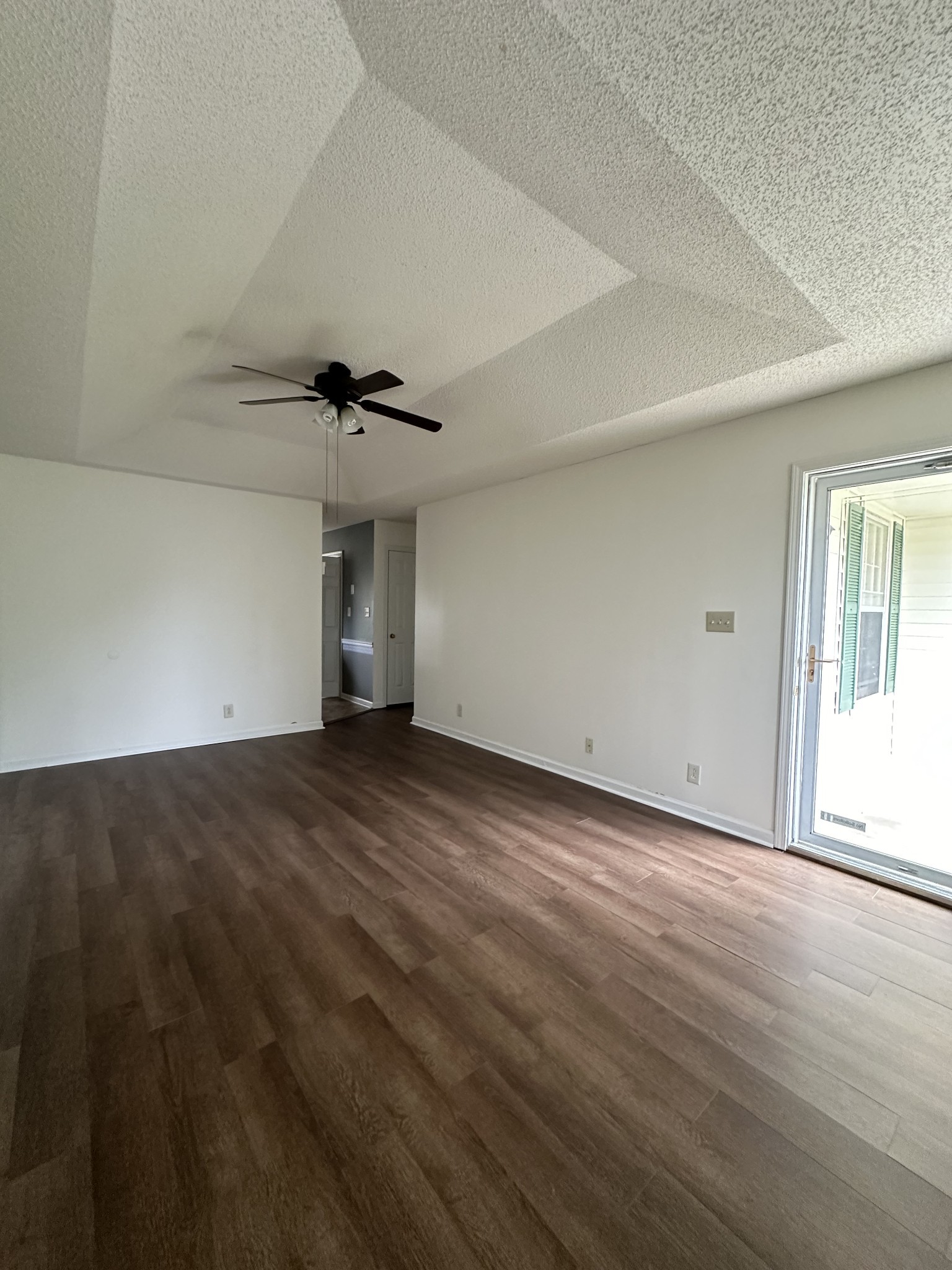 822 Iris Ln Property Photo 2