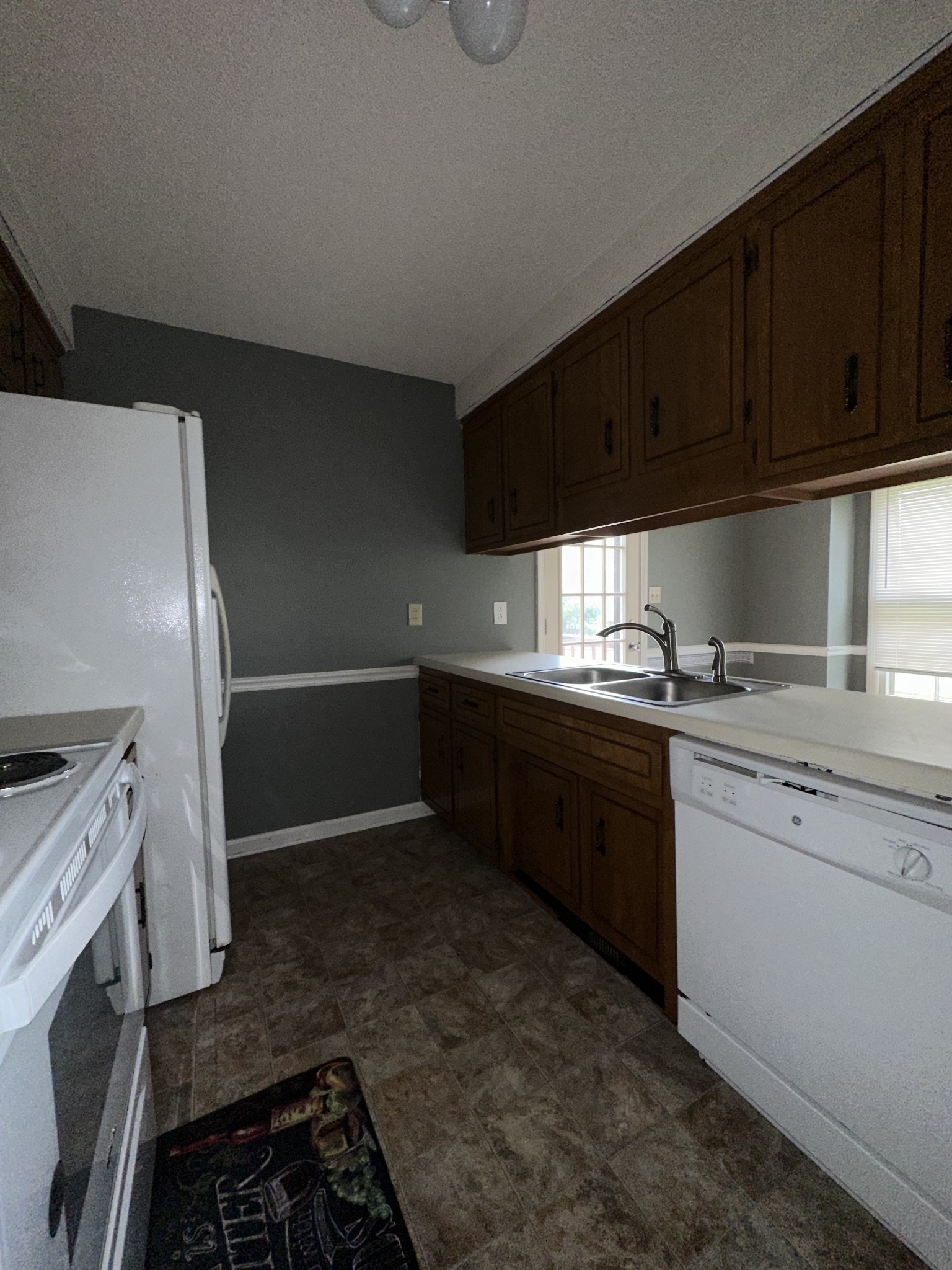 822 Iris Ln Property Photo 5
