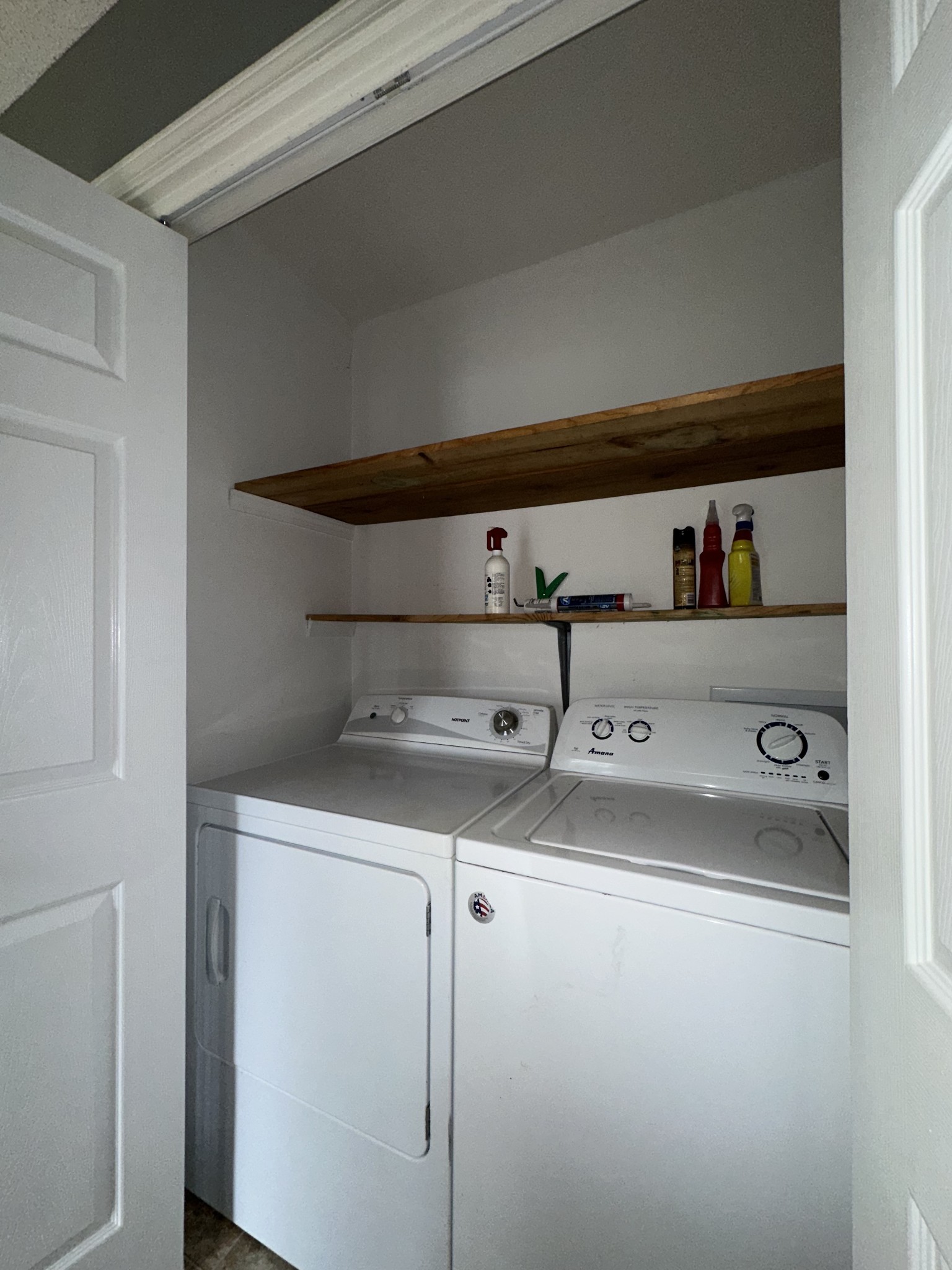 822 Iris Ln Property Photo 6
