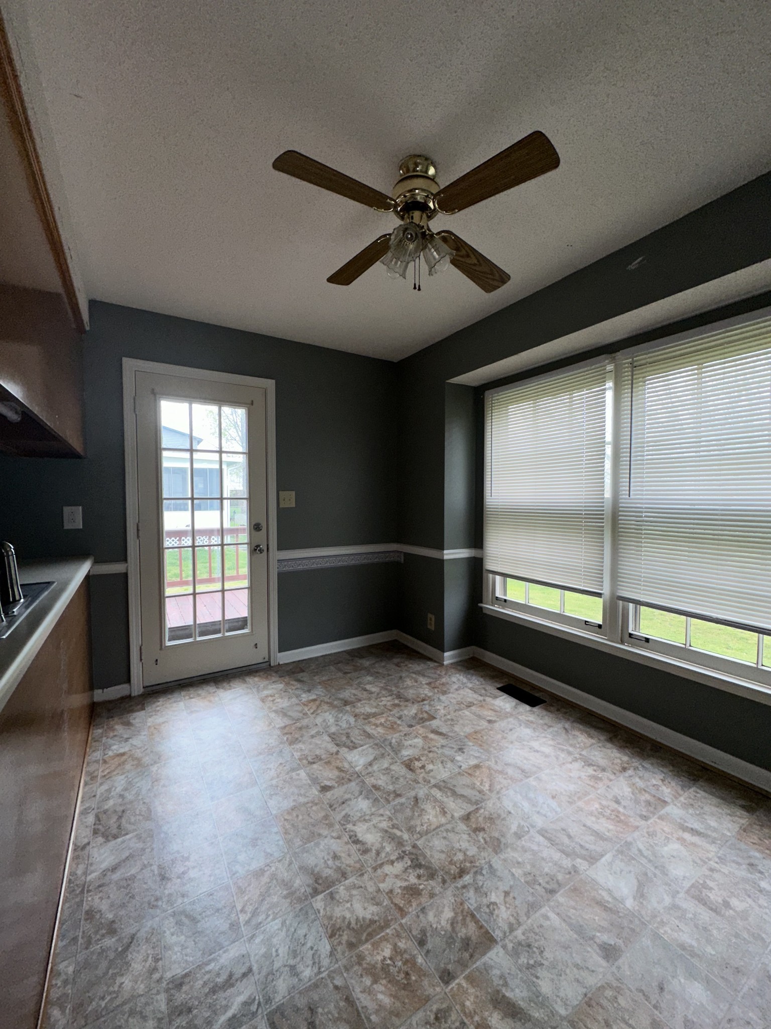 822 Iris Ln Property Photo 7