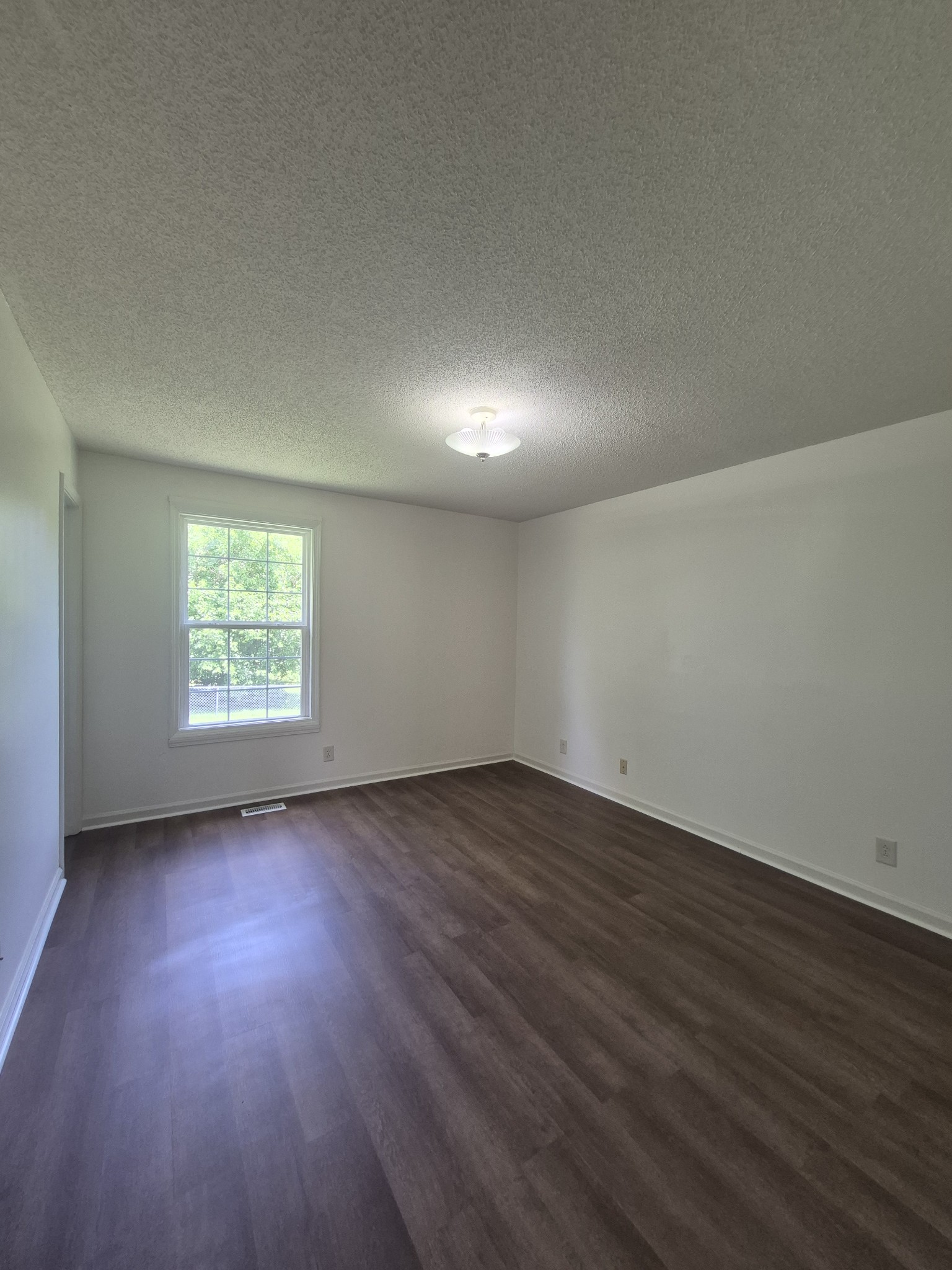 822 Iris Ln Property Photo 8