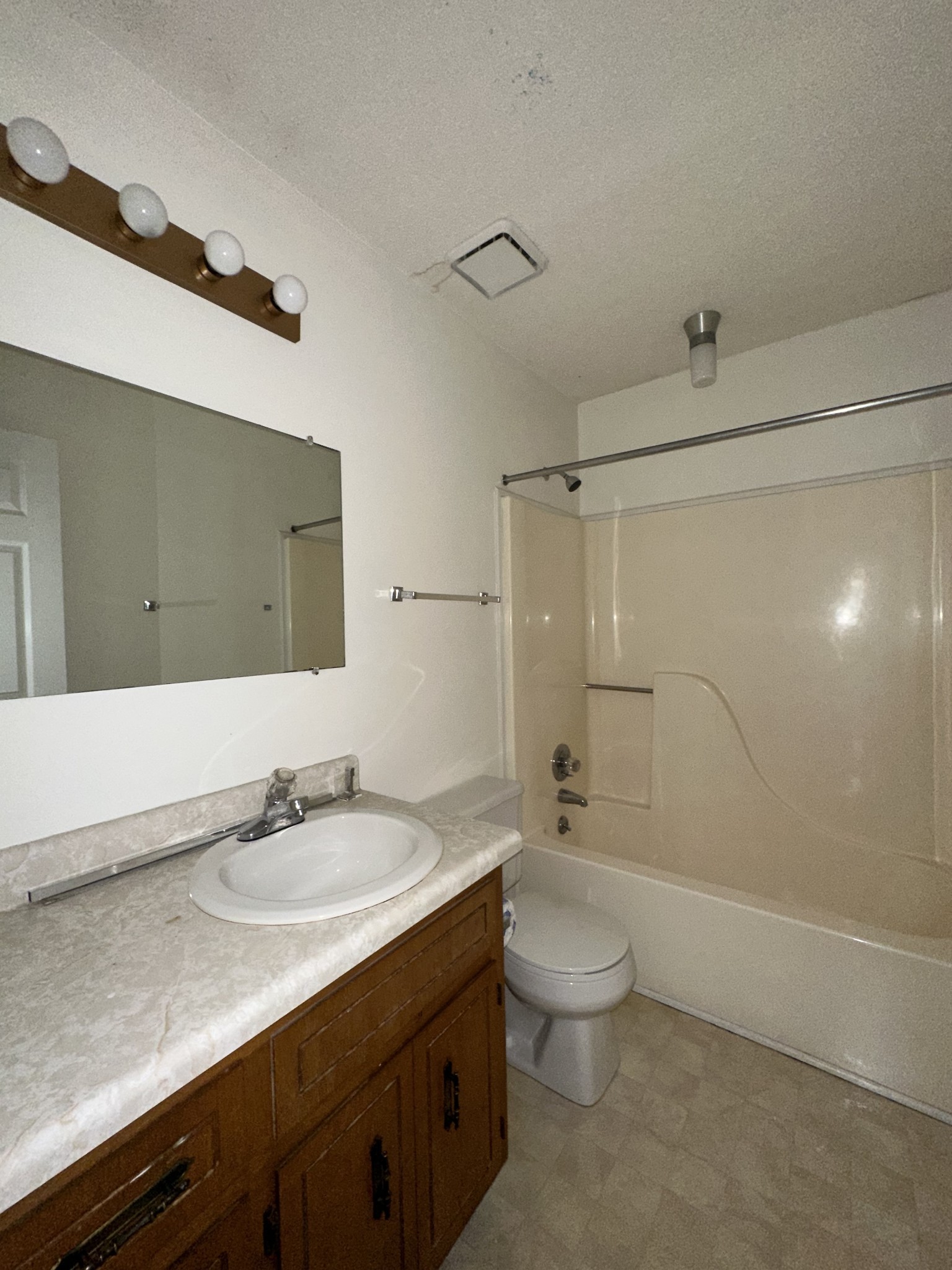 822 Iris Ln Property Photo 11