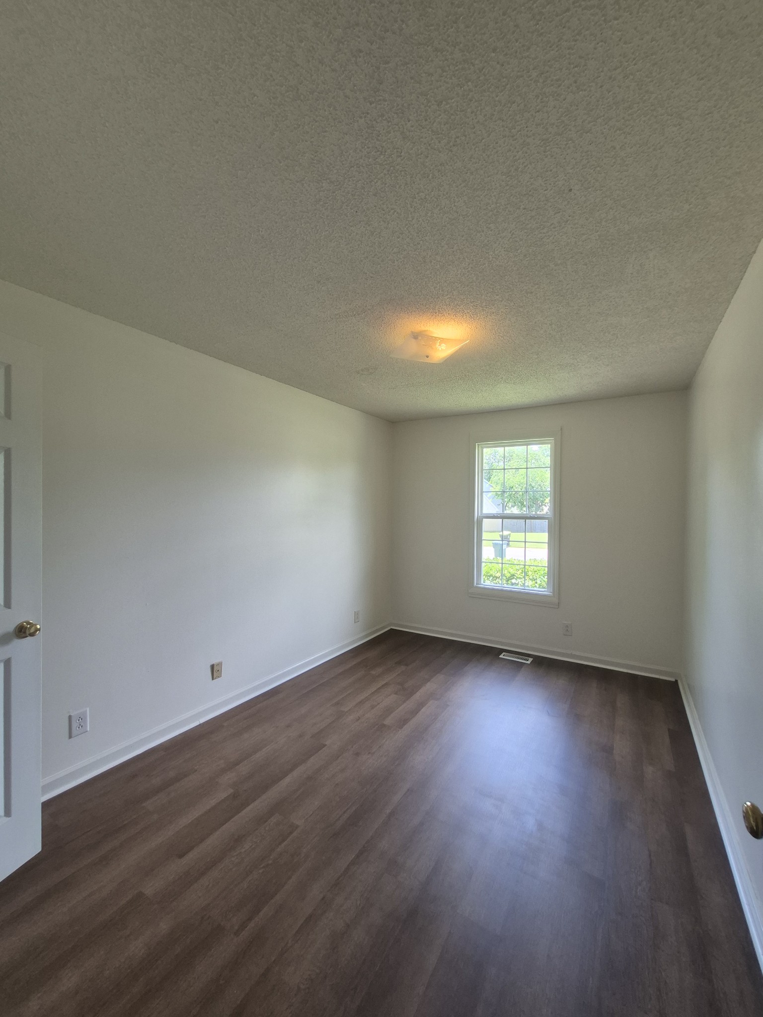 822 Iris Ln Property Photo 12