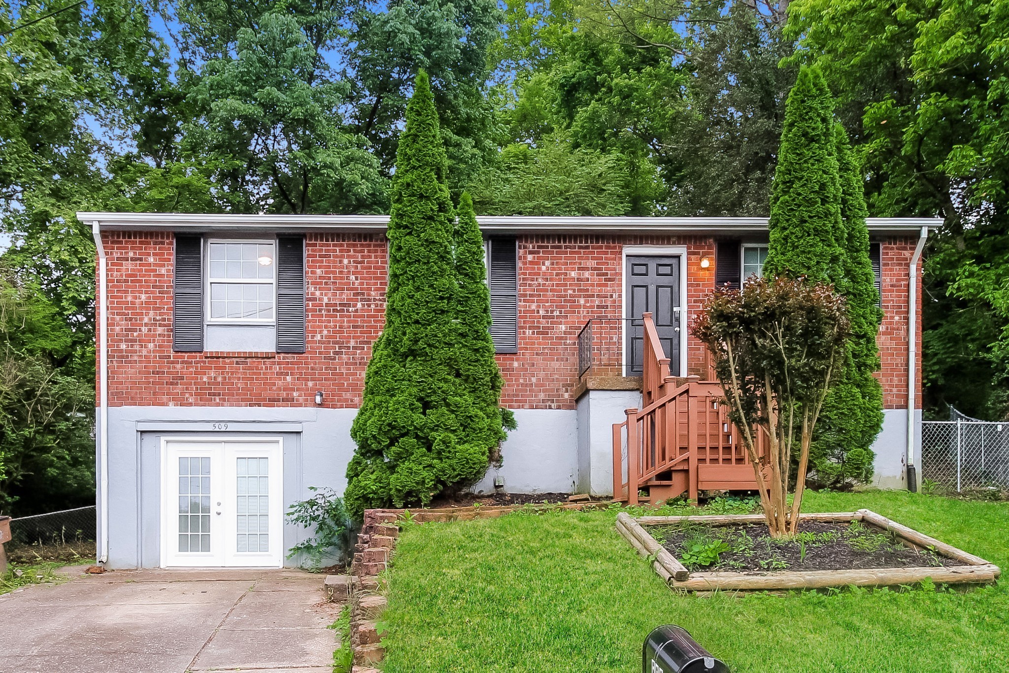 509 Barclay Square Ct Property Photo