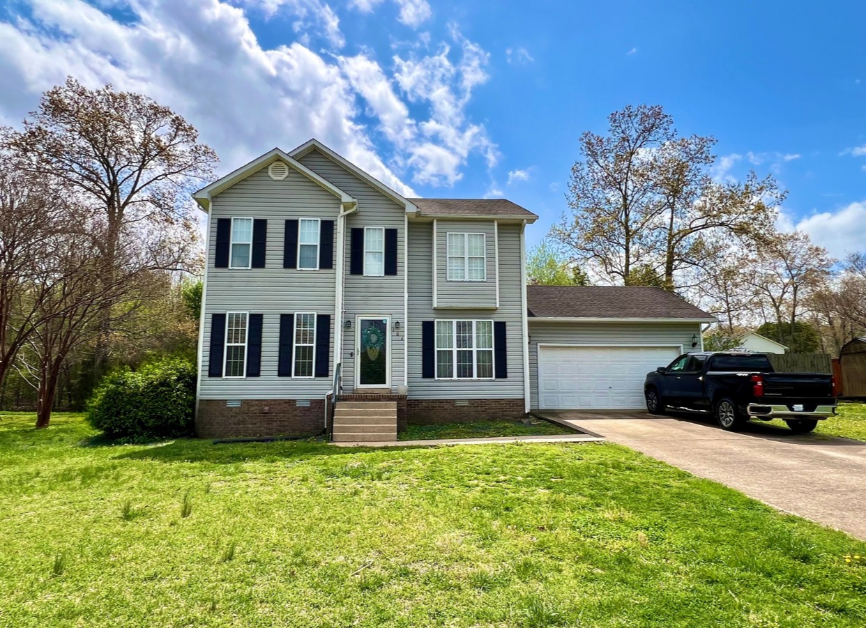 104 E Laurel Dr Property Photo 1