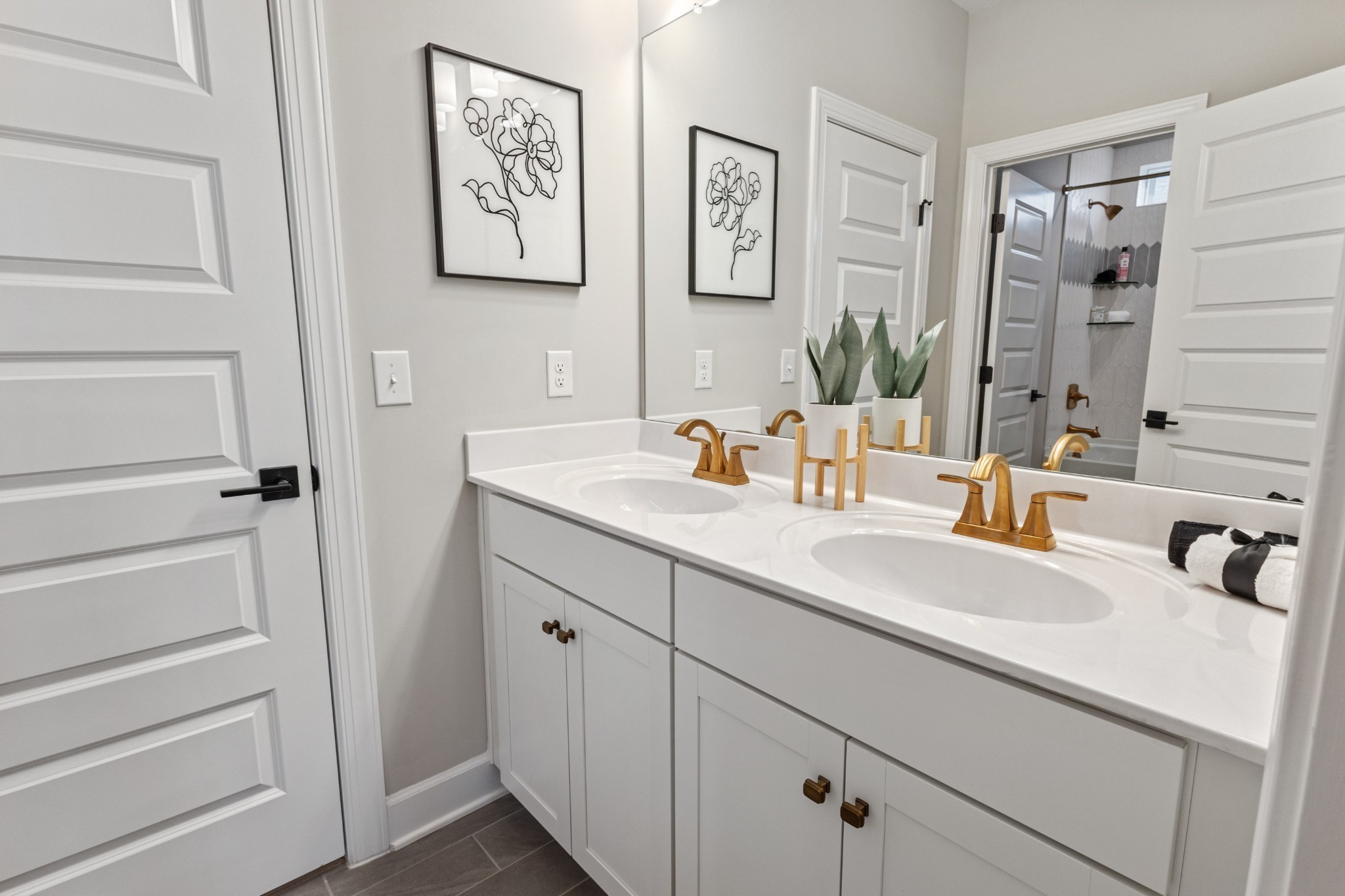 909 Champions Circle Property Photo 24