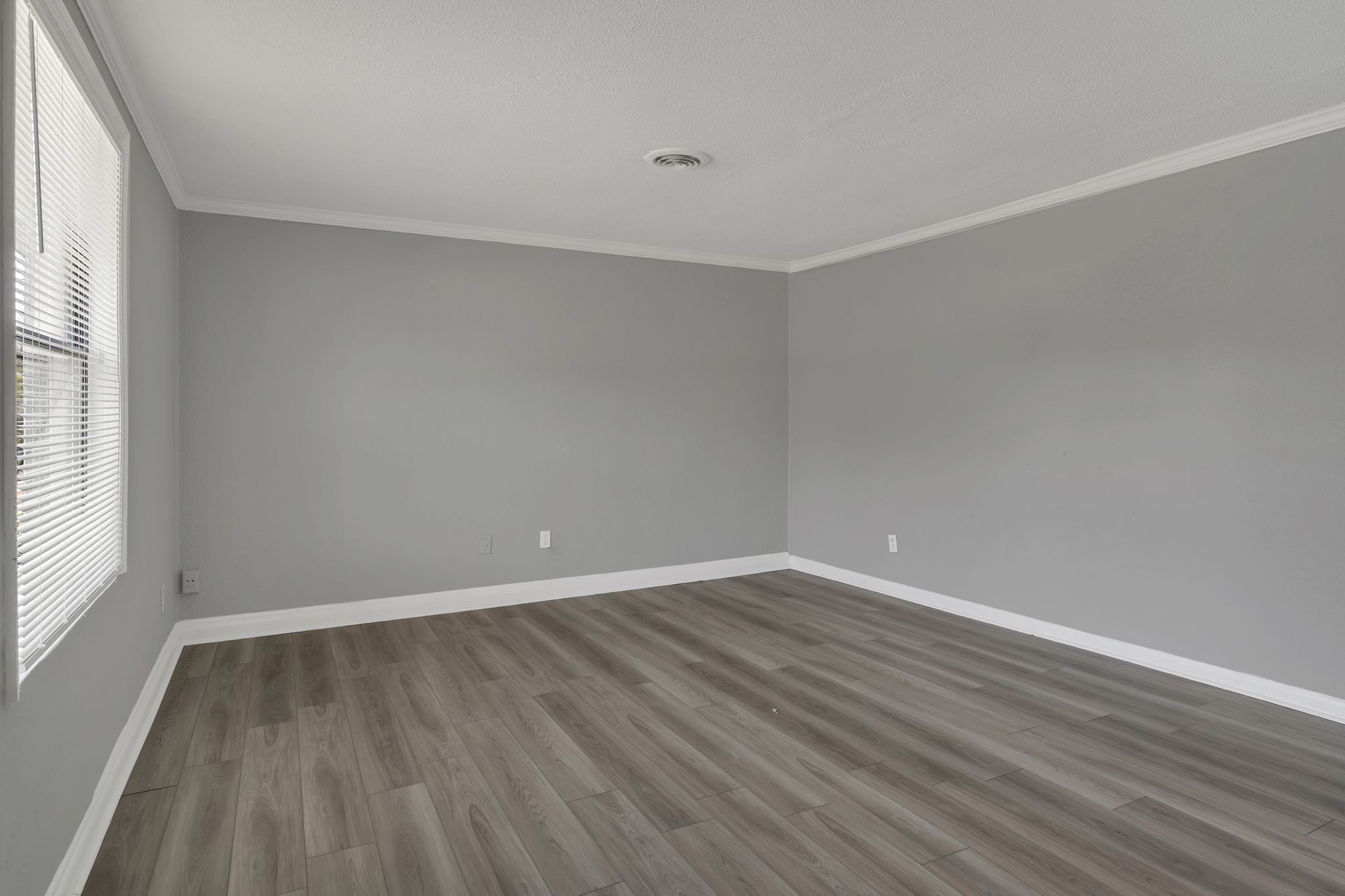 3883 Lunn Dr Property Photo 4