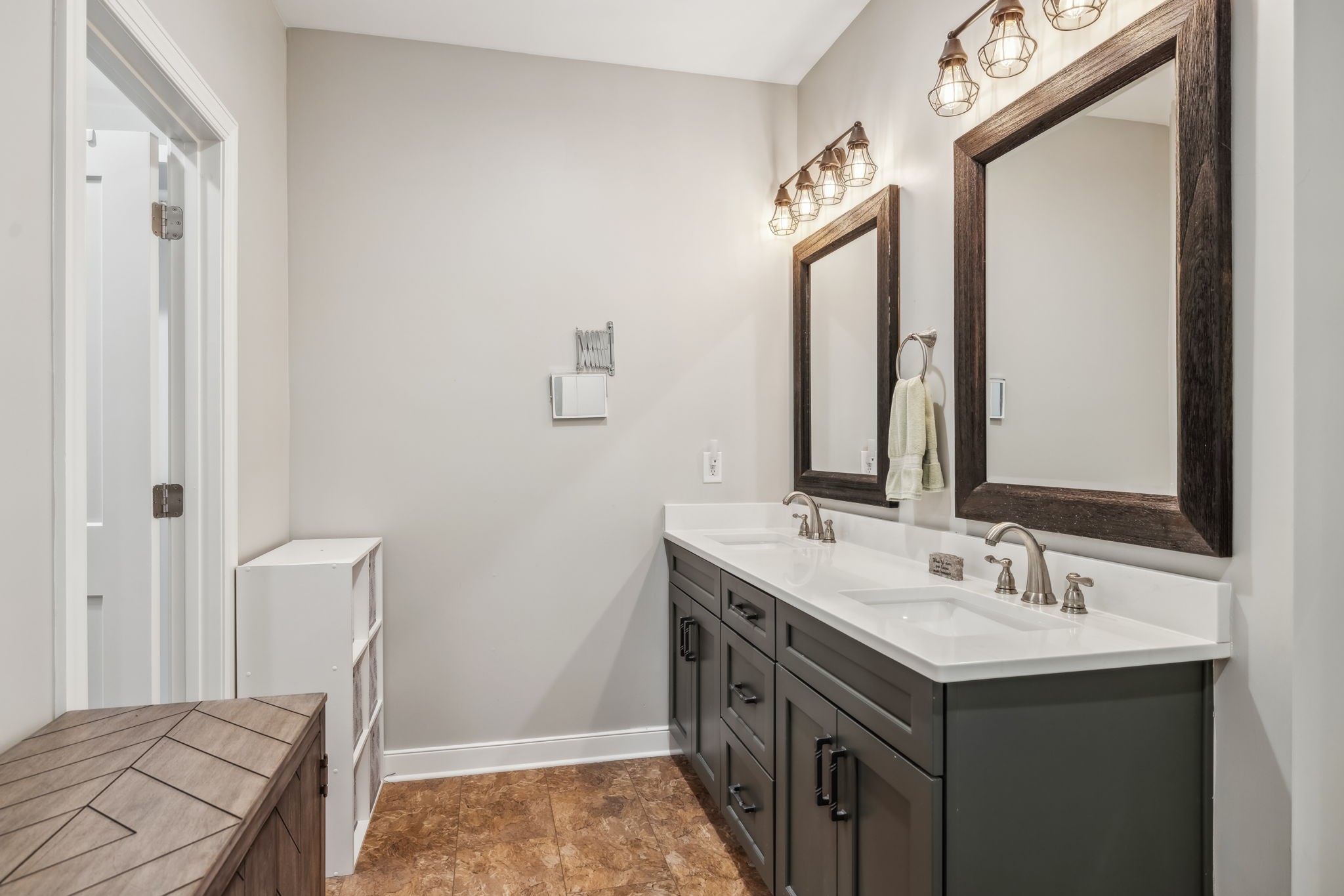 6033 Vesper Way, E Property Photo 78