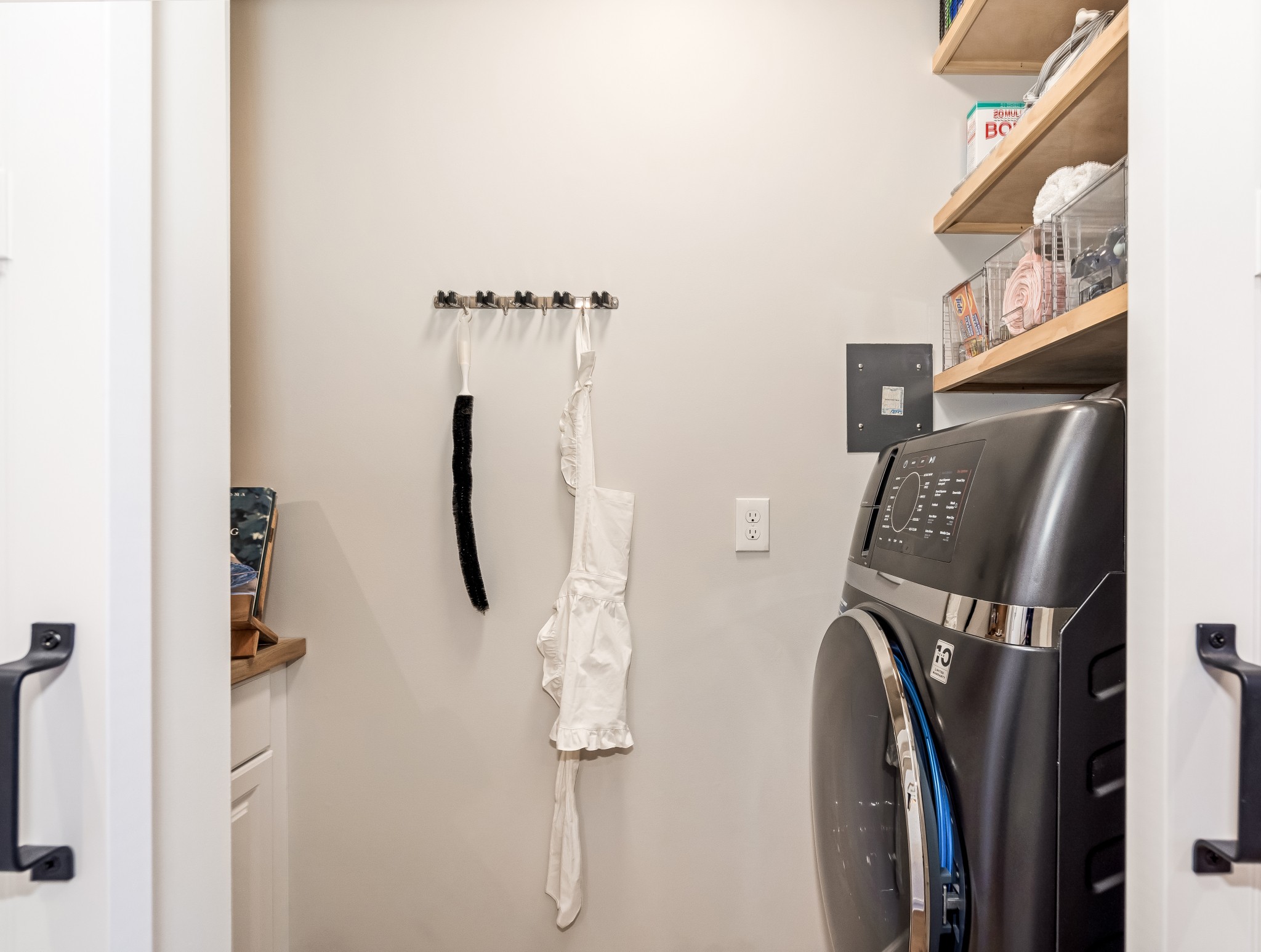 309 Seven Springs Way Property Photo 23