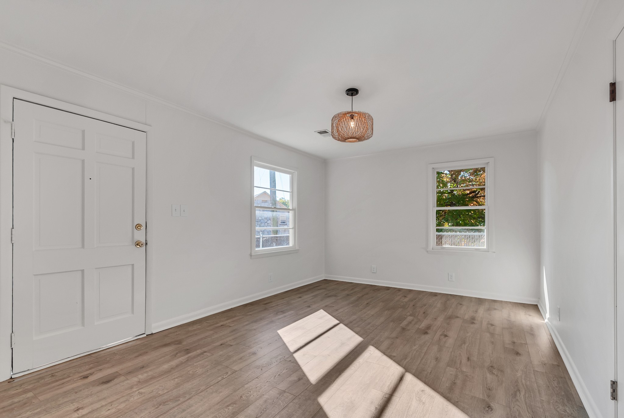 209 W 13th St Property Photo 54