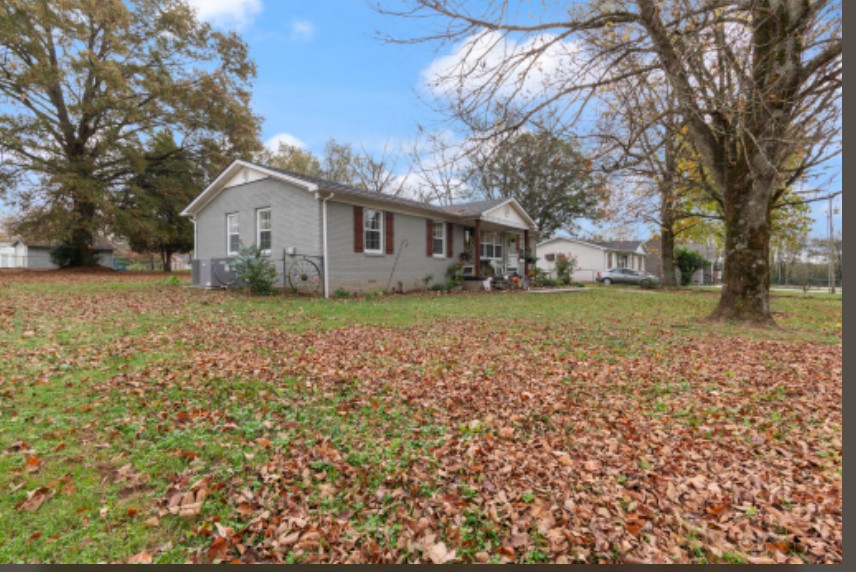141 Clauson Dr Property Photo 3