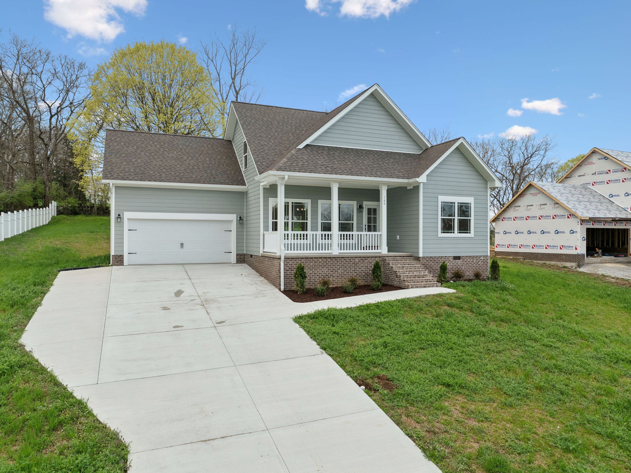 160 Lisa Dr Property Photo 1