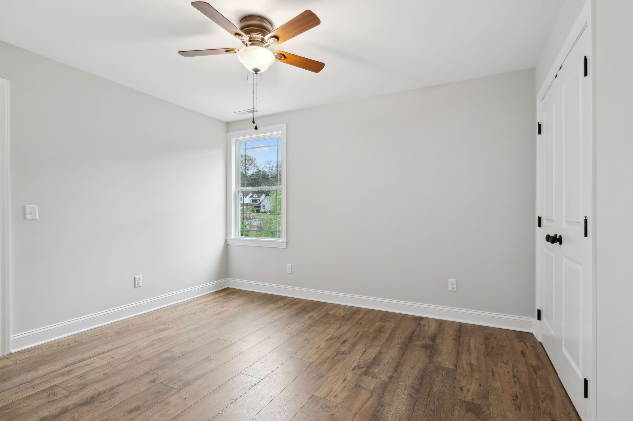 160 Lisa Dr Property Photo 31