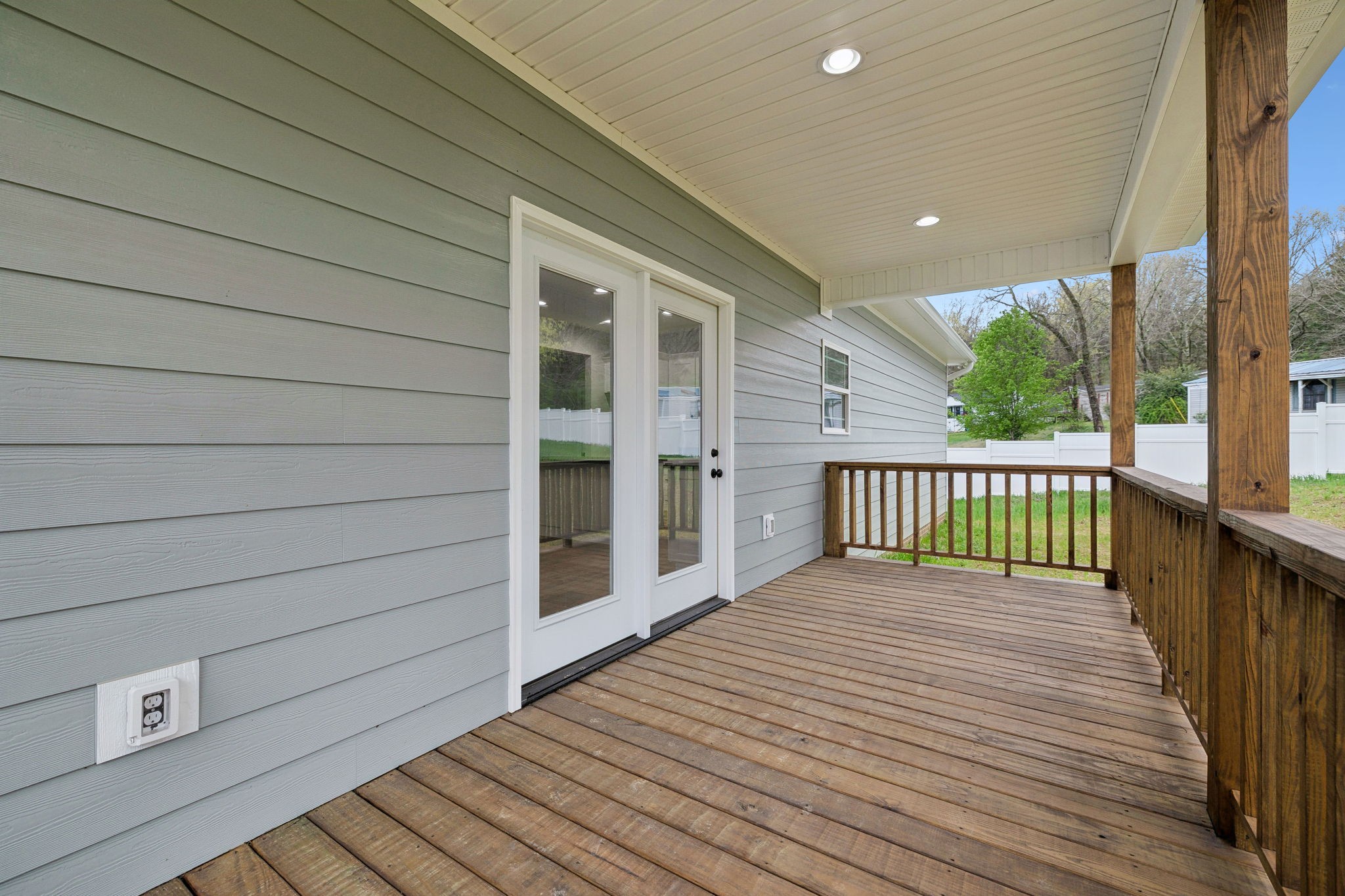 160 Lisa Dr Property Photo 36