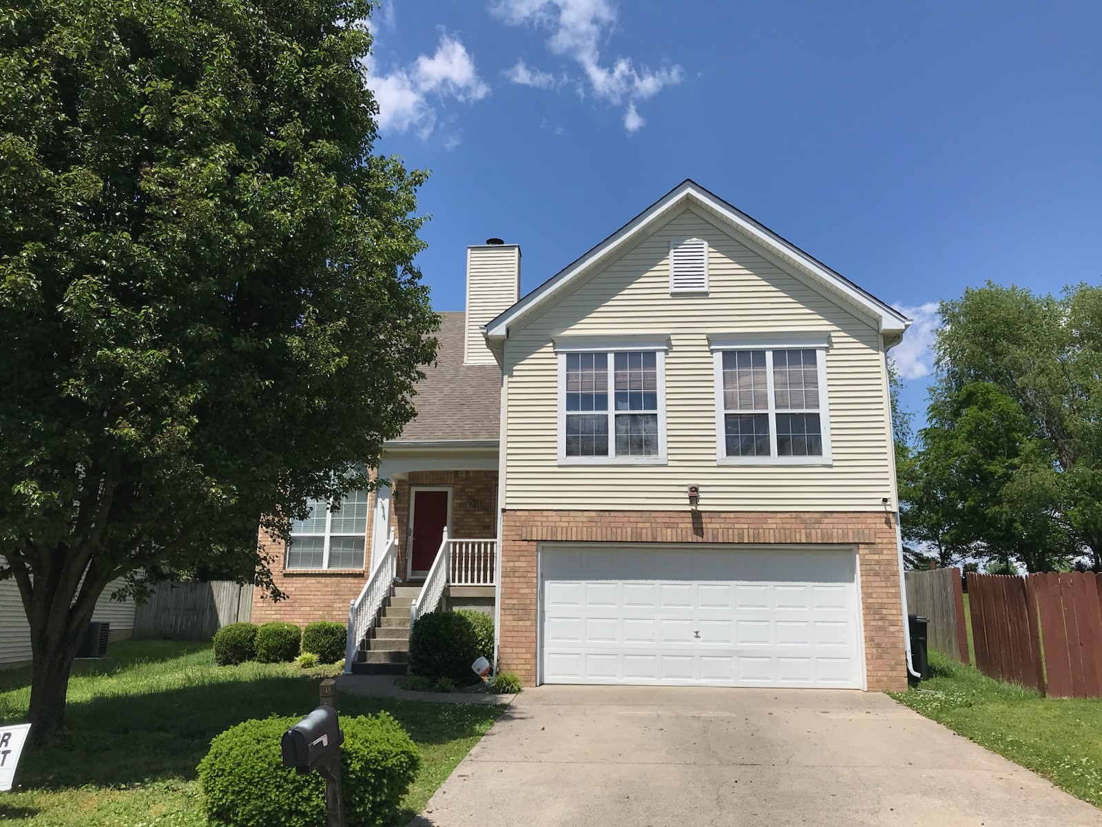 741 Sweetwater Cir Property Photo