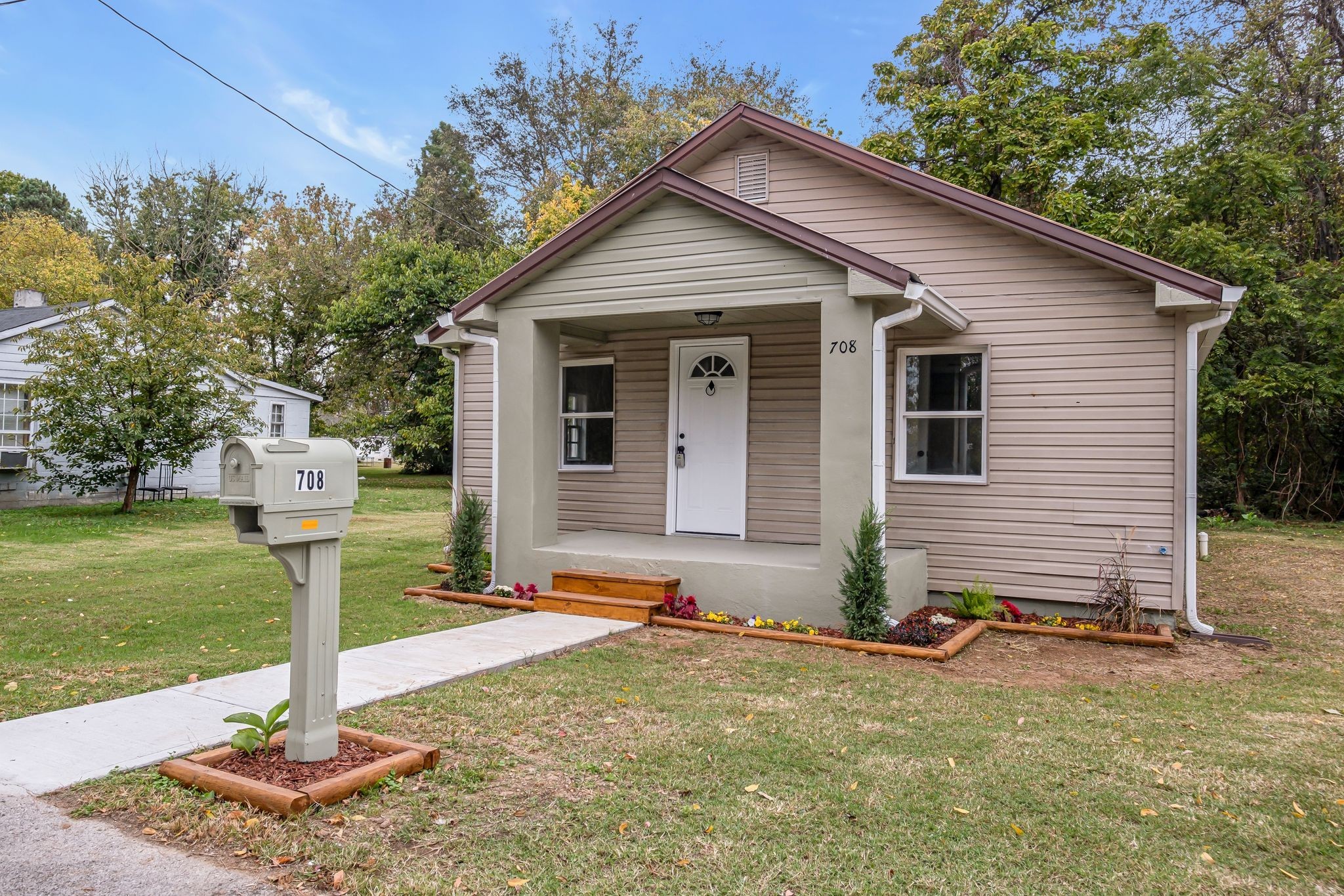 708 Gray St Property Photo