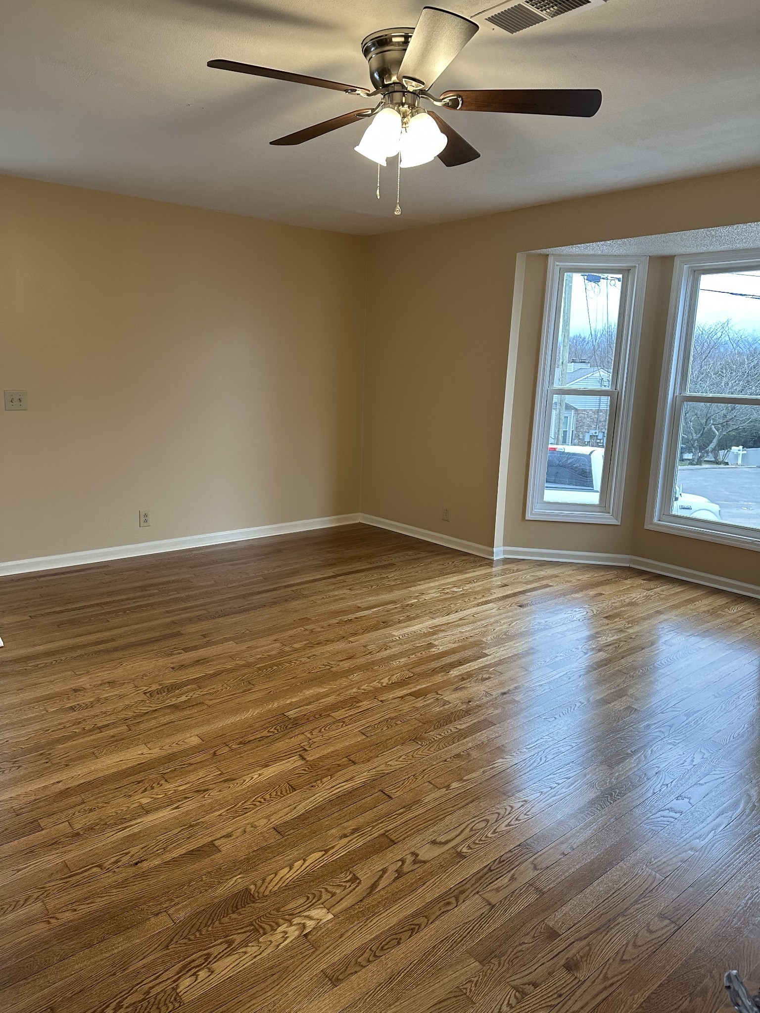 1215 Cabana Cir Property Photo 3