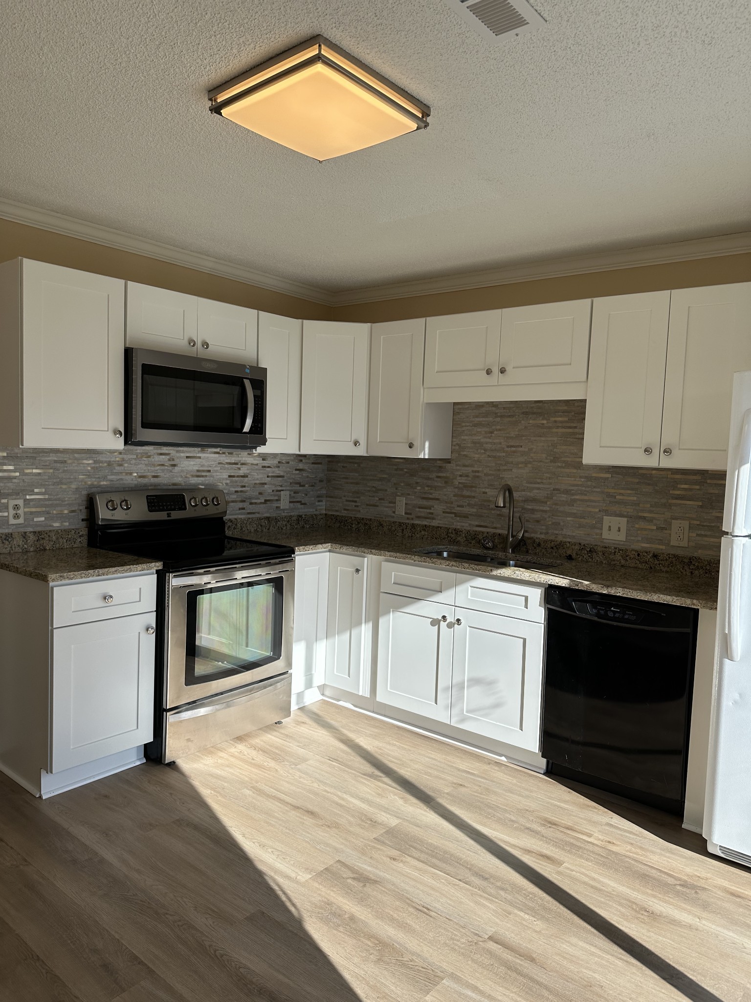 1215 Cabana Cir Property Photo 5