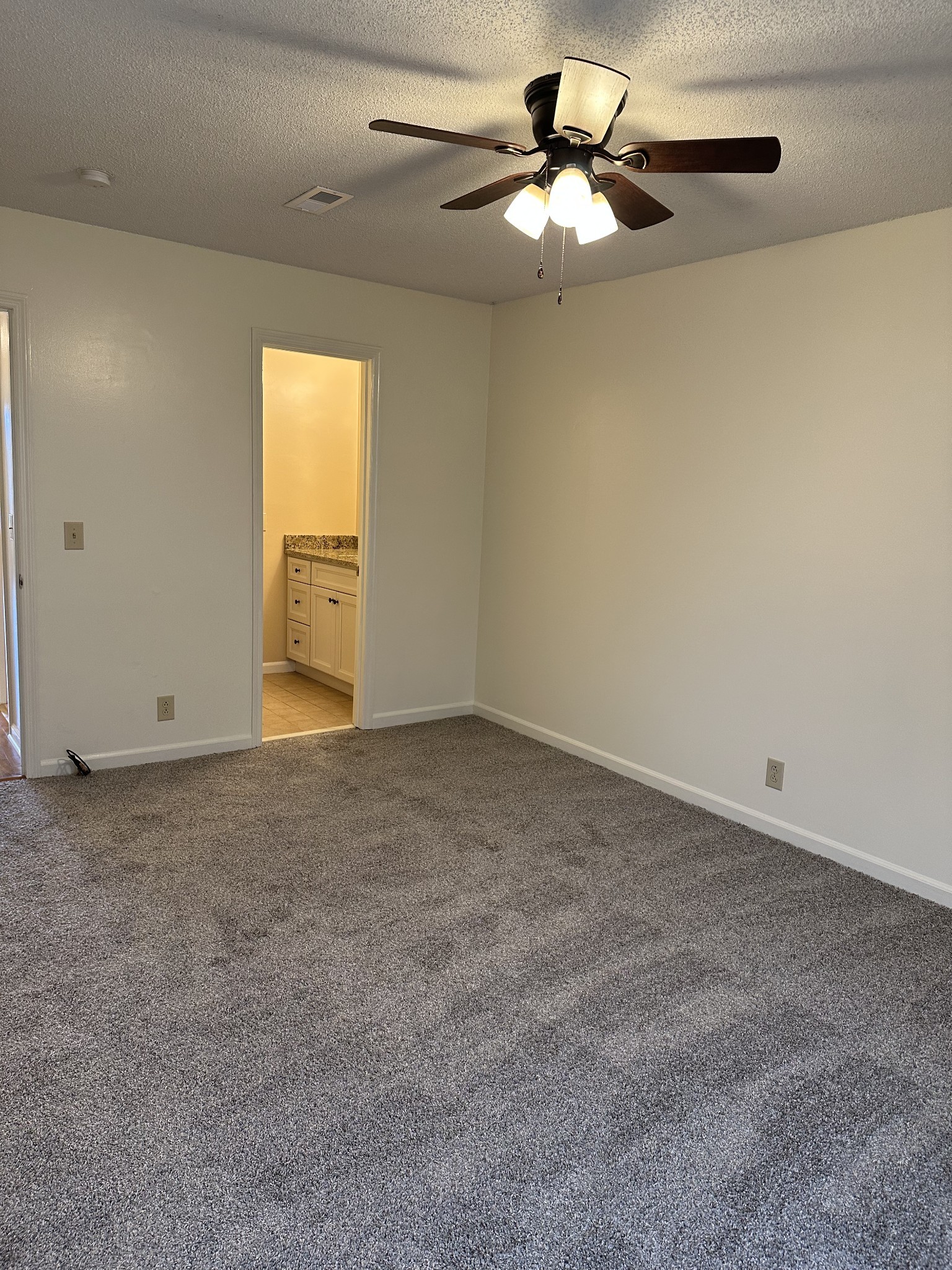 1215 Cabana Cir Property Photo 9