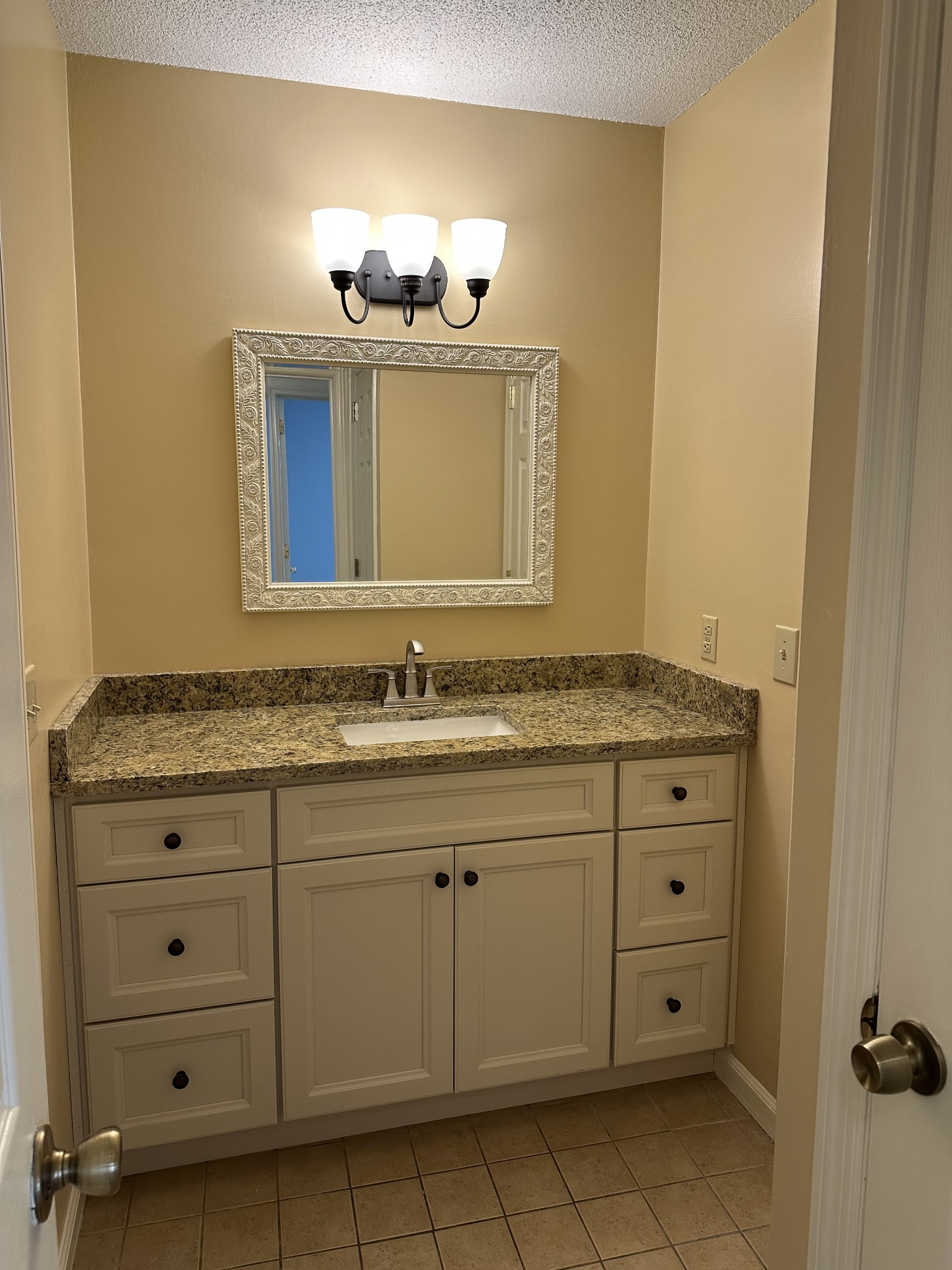 1215 Cabana Cir Property Photo 11