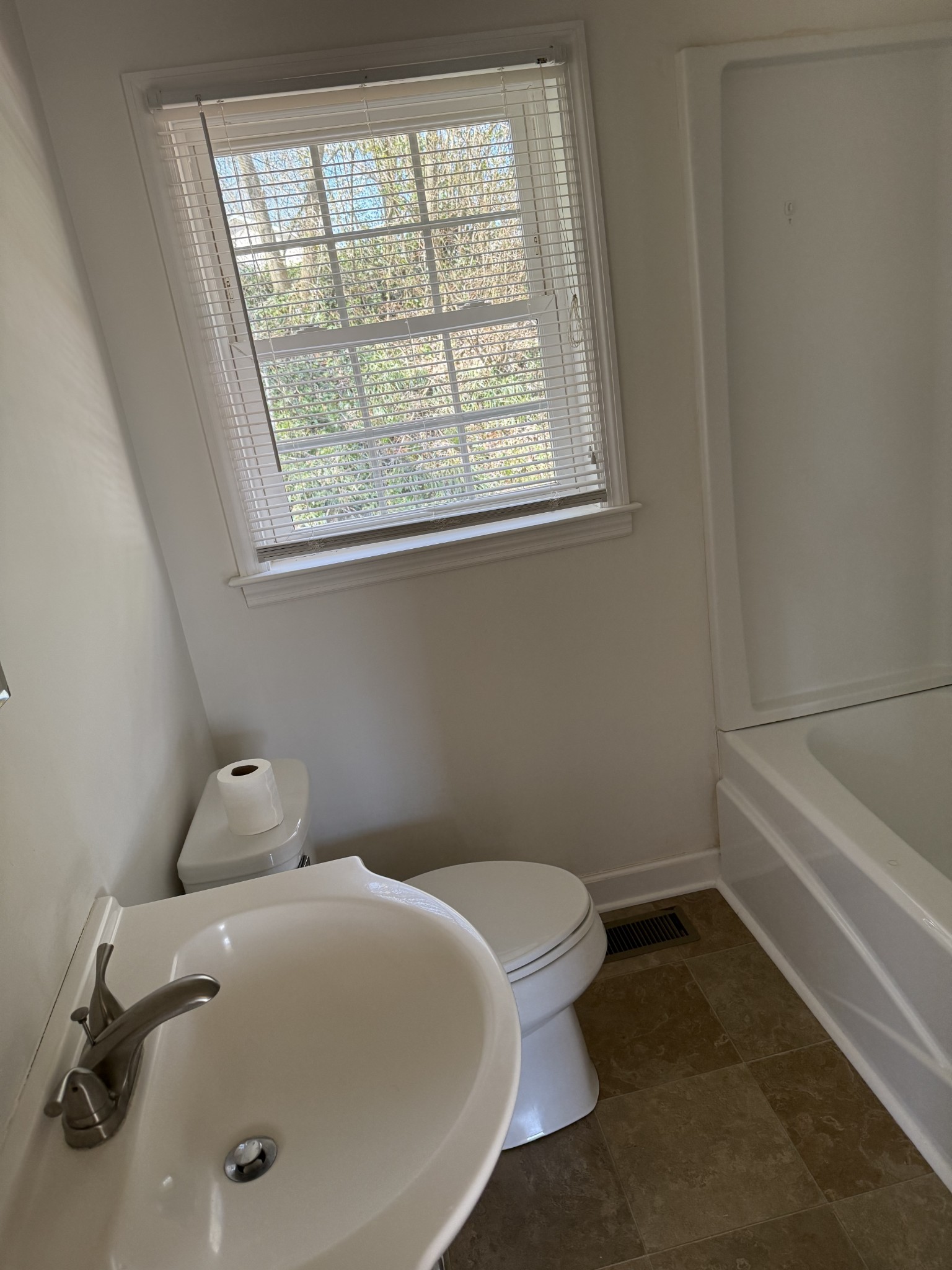 115 Westwood Dr Property Photo 7