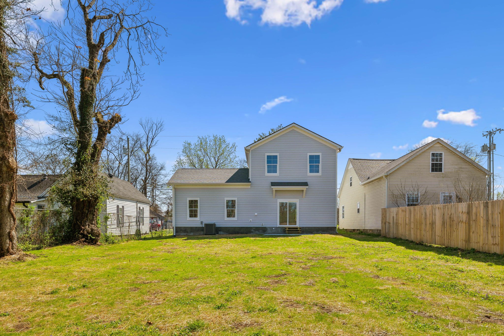 419 E State St Property Photo 1