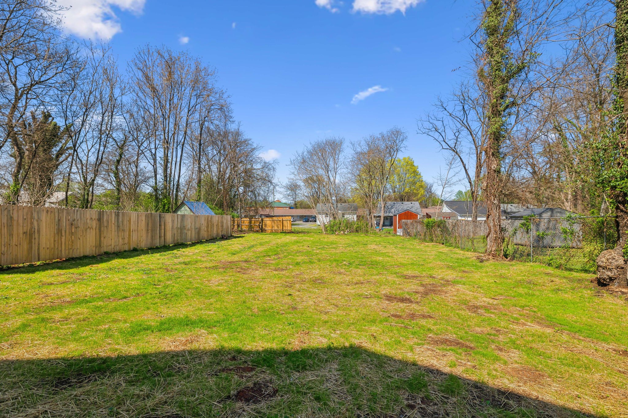 419 E State St Property Photo 5