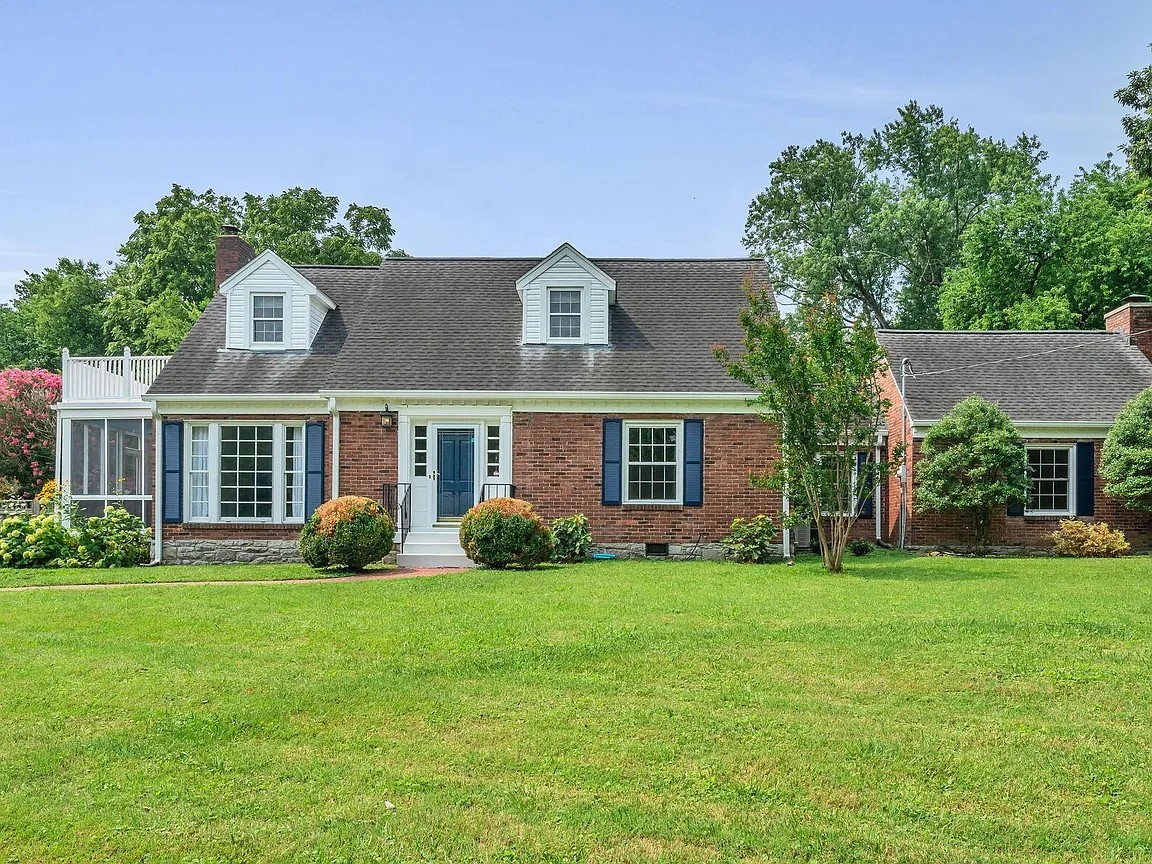1224 Winding Way Property Photo