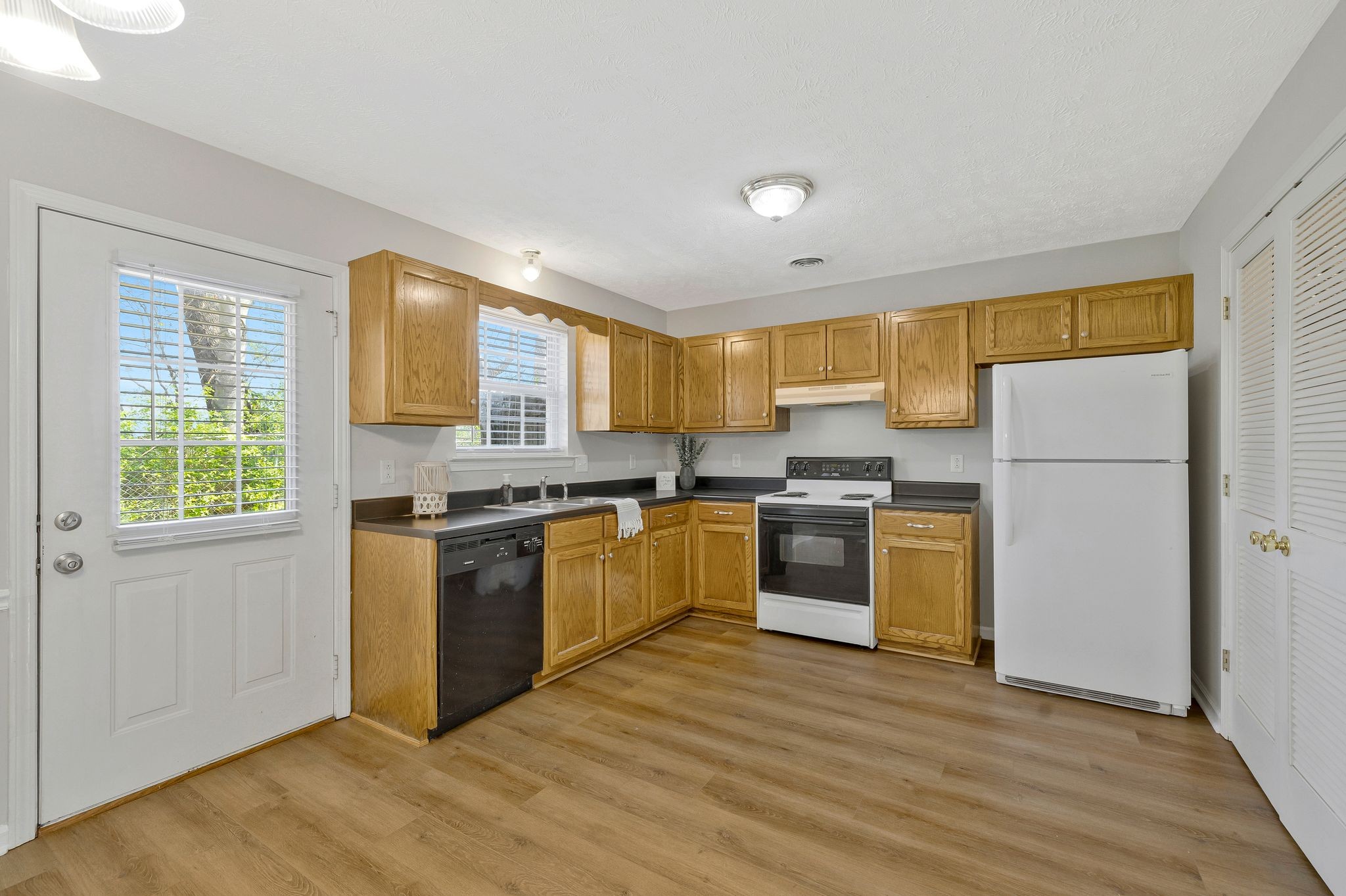 1503 Center Pointe Drive Property Photo 17