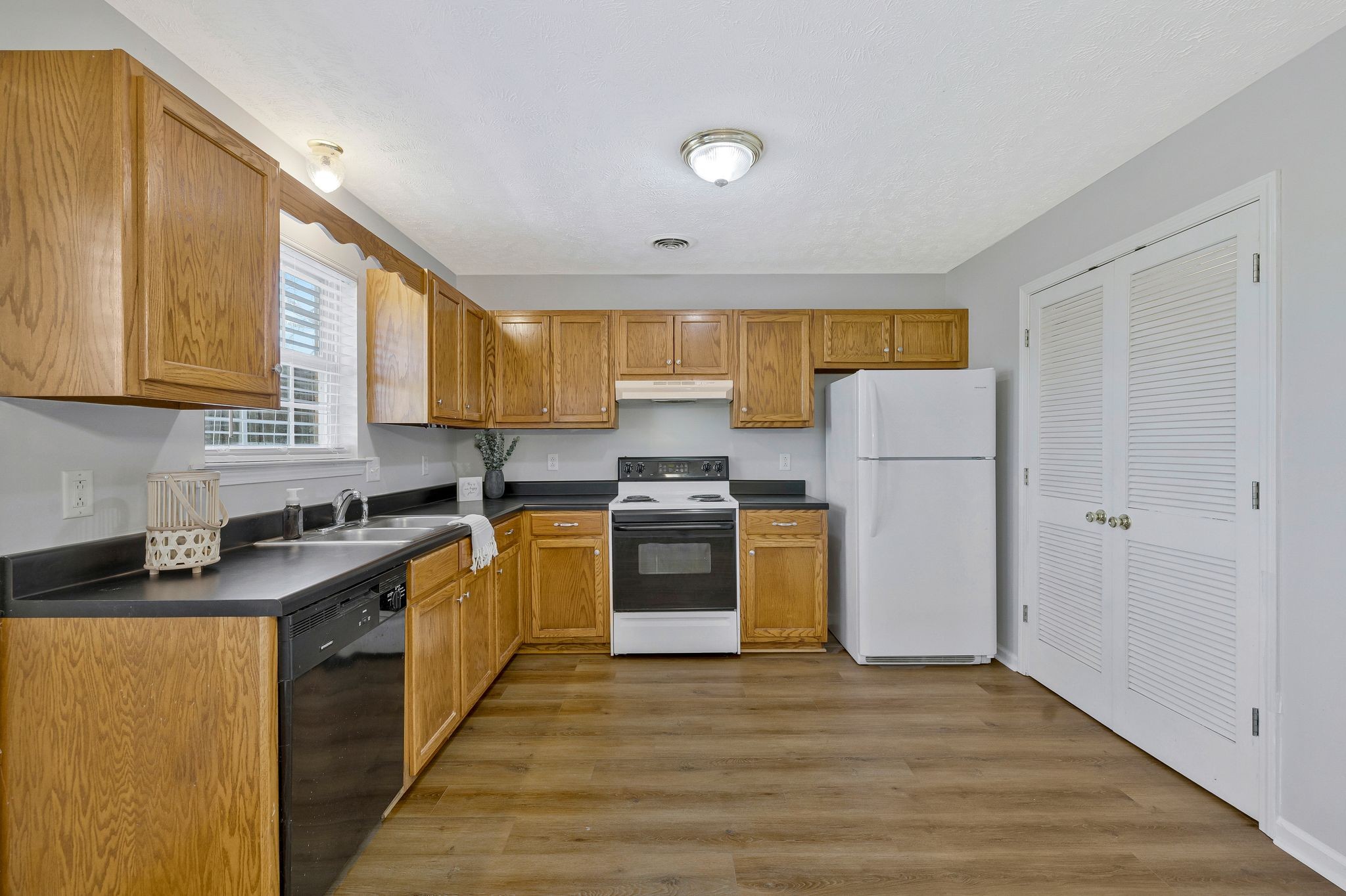 1503 Center Pointe Drive Property Photo 18