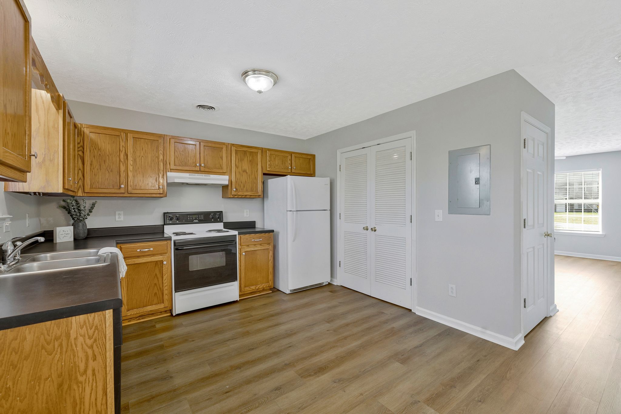 1503 Center Pointe Drive Property Photo 19