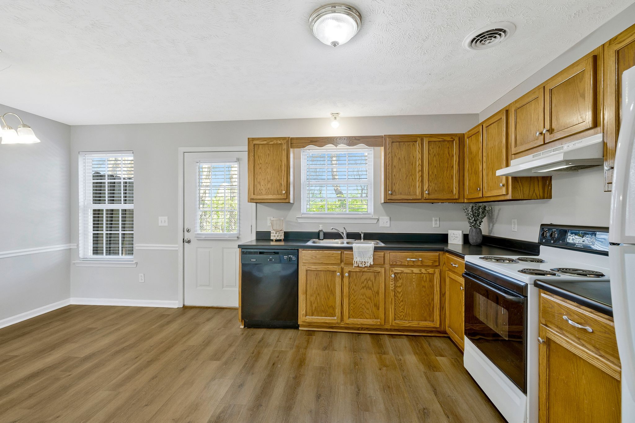 1503 Center Pointe Drive Property Photo 20