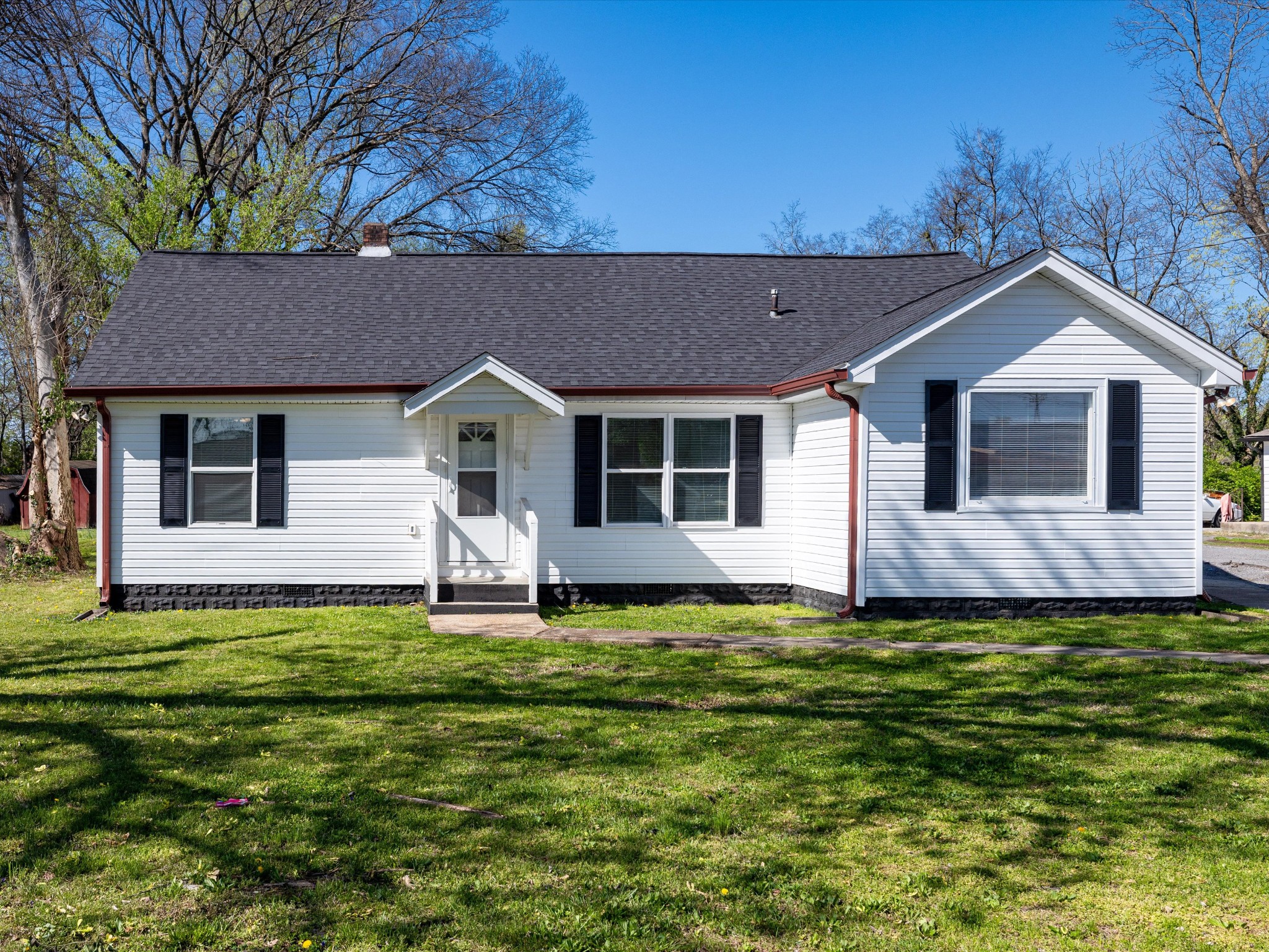200 Hazelwood Dr Property Photo