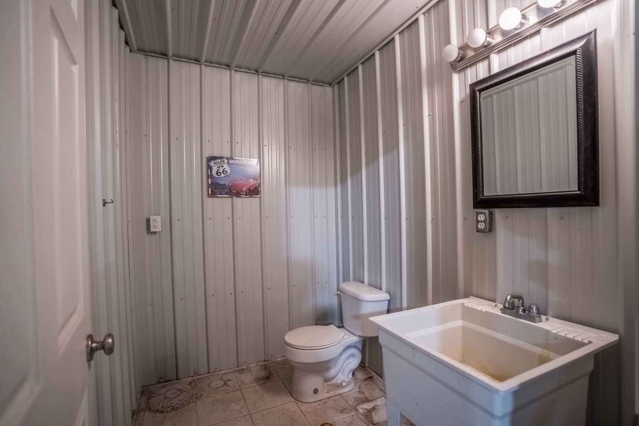 417 1st St, E Property Photo 5