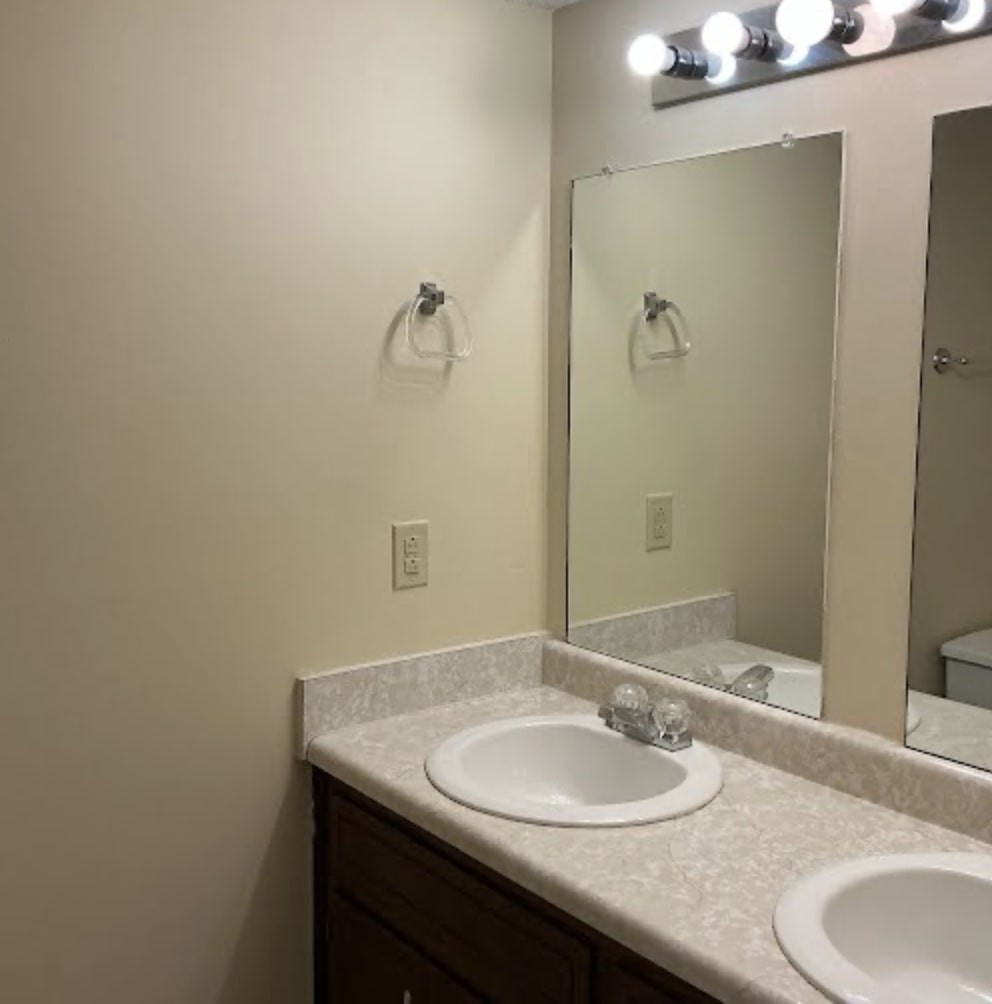 2420 N Ford St Property Photo 9