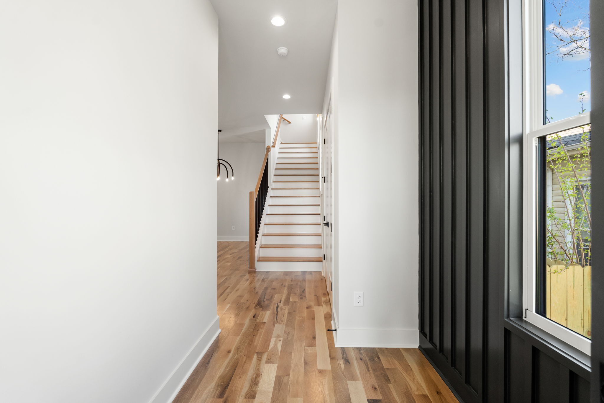 1811 10th Ave, N Property Photo 4