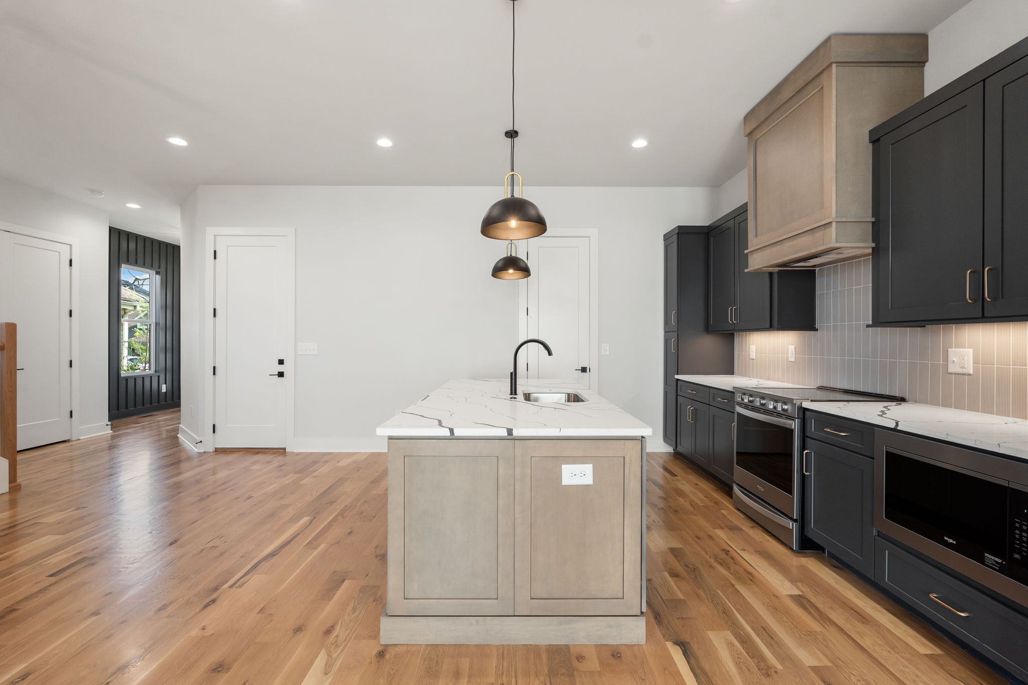 1811 10th Ave, N Property Photo 9