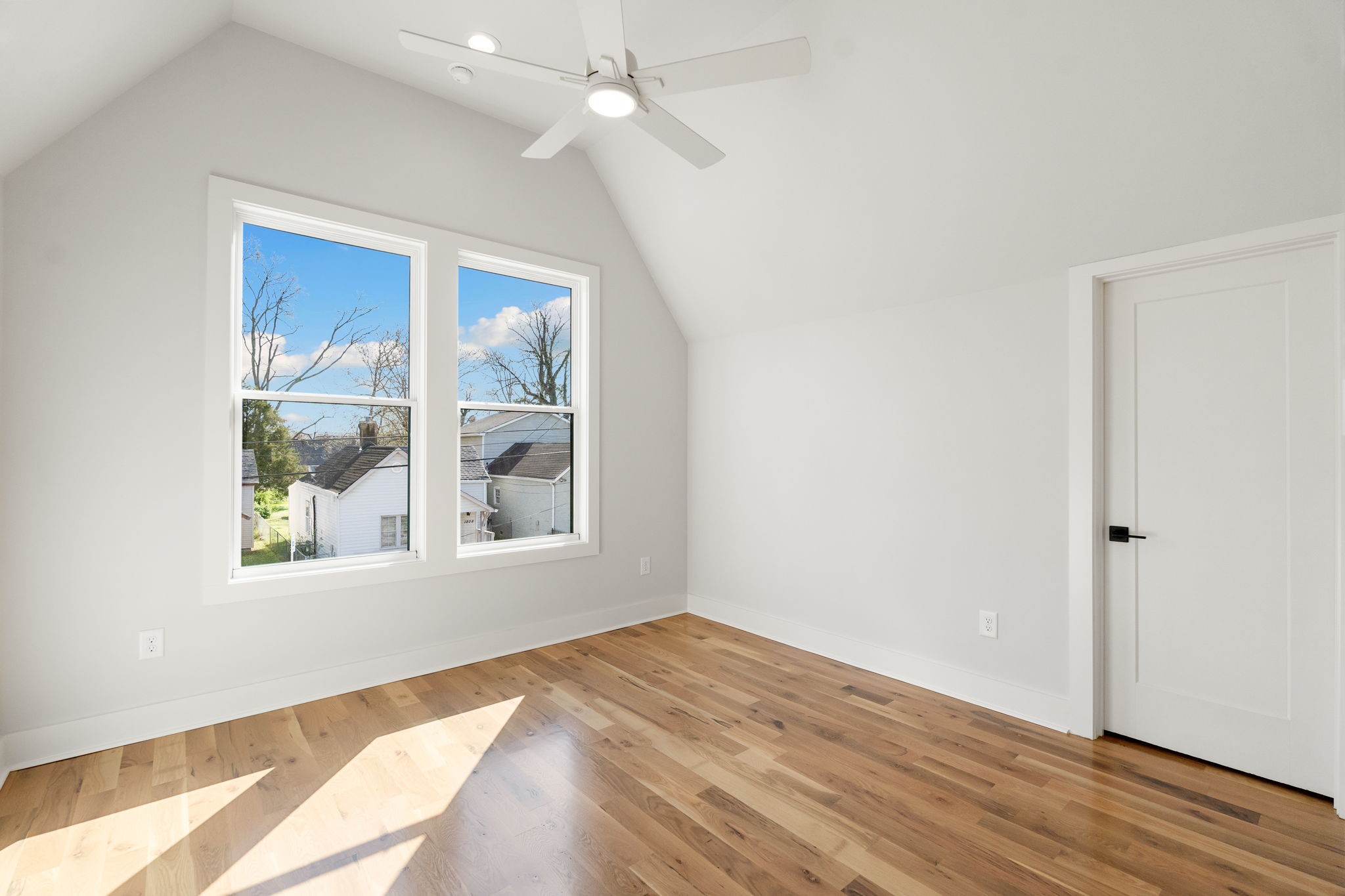 1811 10th Ave, N Property Photo 25