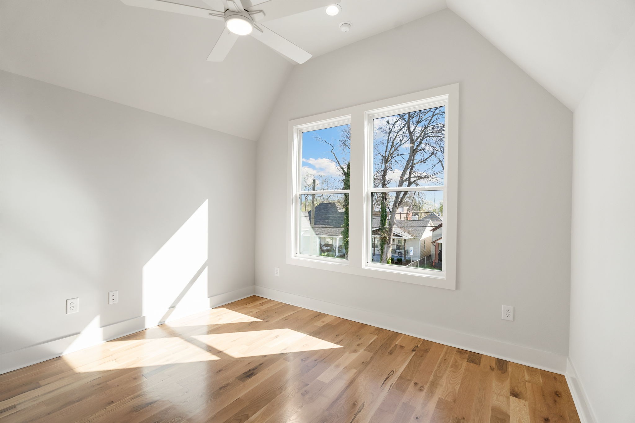 1811 10th Ave, N Property Photo 26