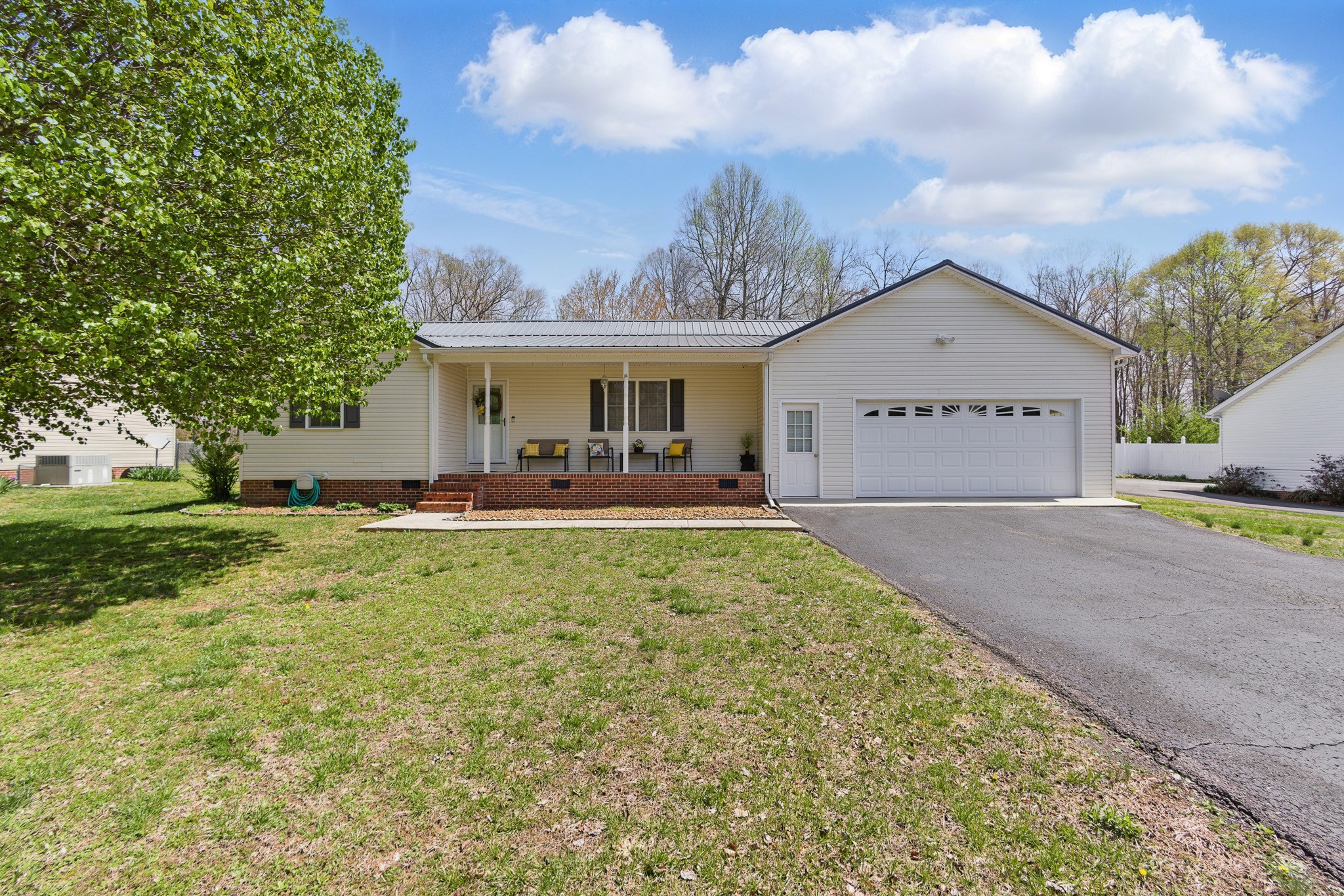 199 Oak Hills Dr Property Photo