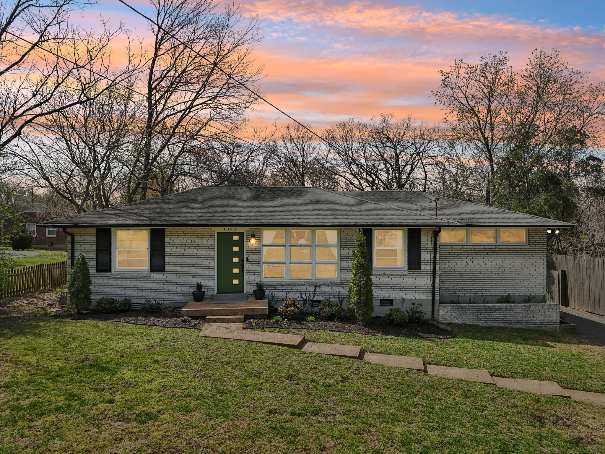 557 Whispering Hills Dr Property Photo