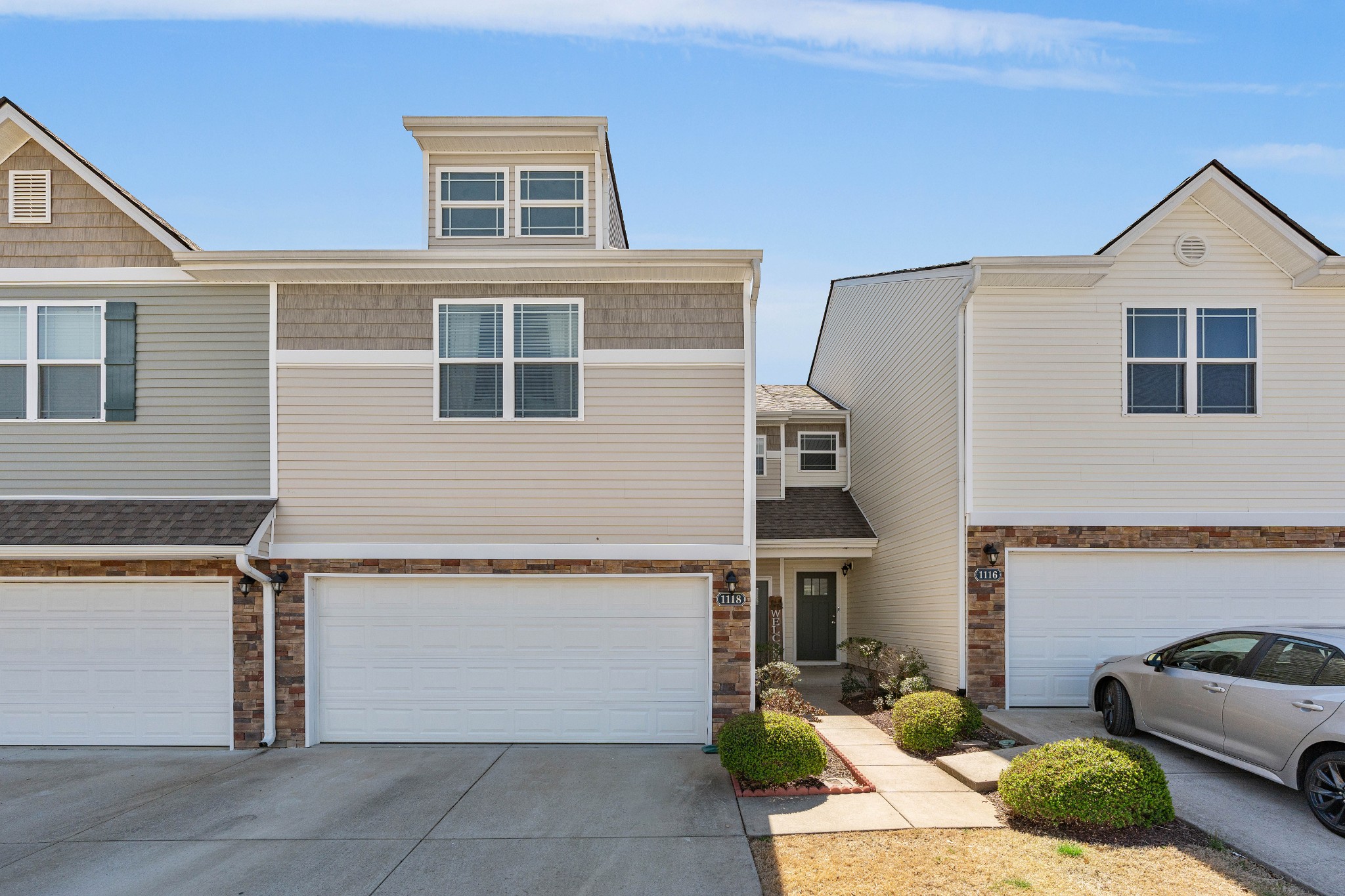1118 Somerset Springs Dr Property Photo 1