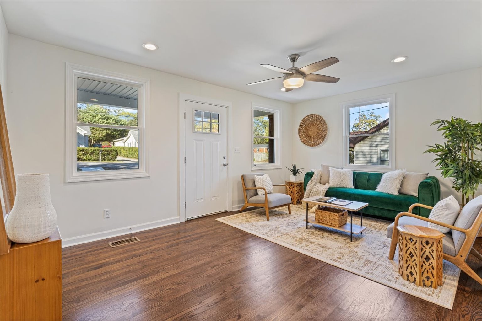 420 Elm St Property Photo 4