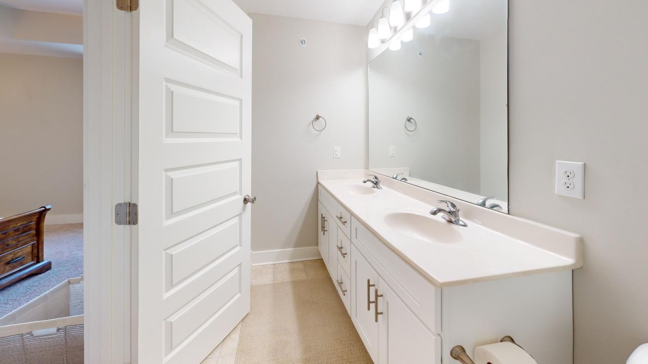 6000 Hillside Ln Property Photo 13