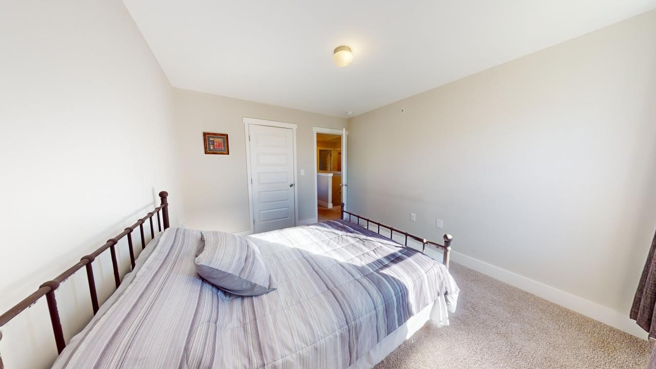 6000 Hillside Ln Property Photo 16