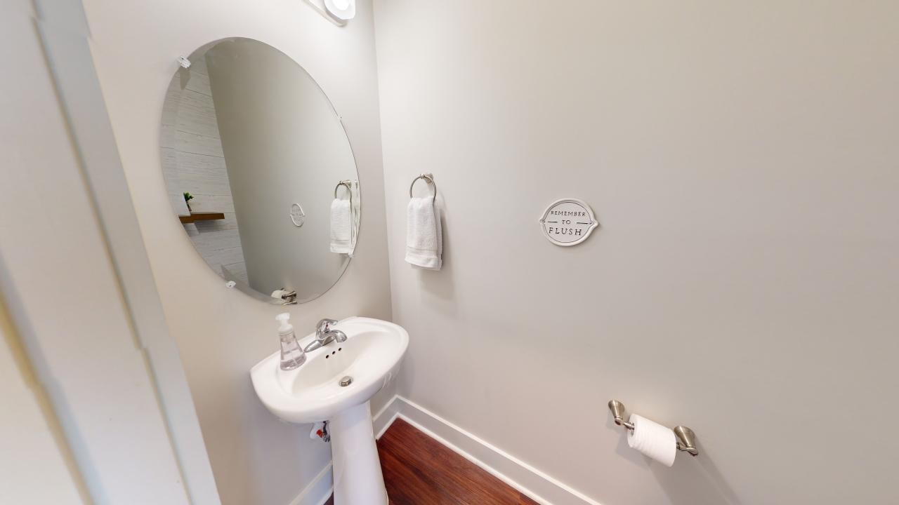 6000 Hillside Ln Property Photo 21